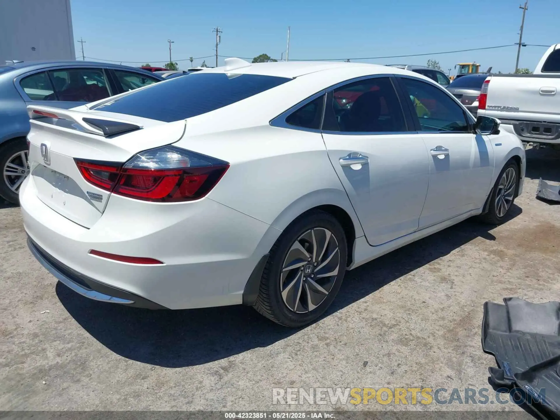 4 Photograph of a damaged car 19XZE4F9XLE003747 HONDA INSIGHT 2020