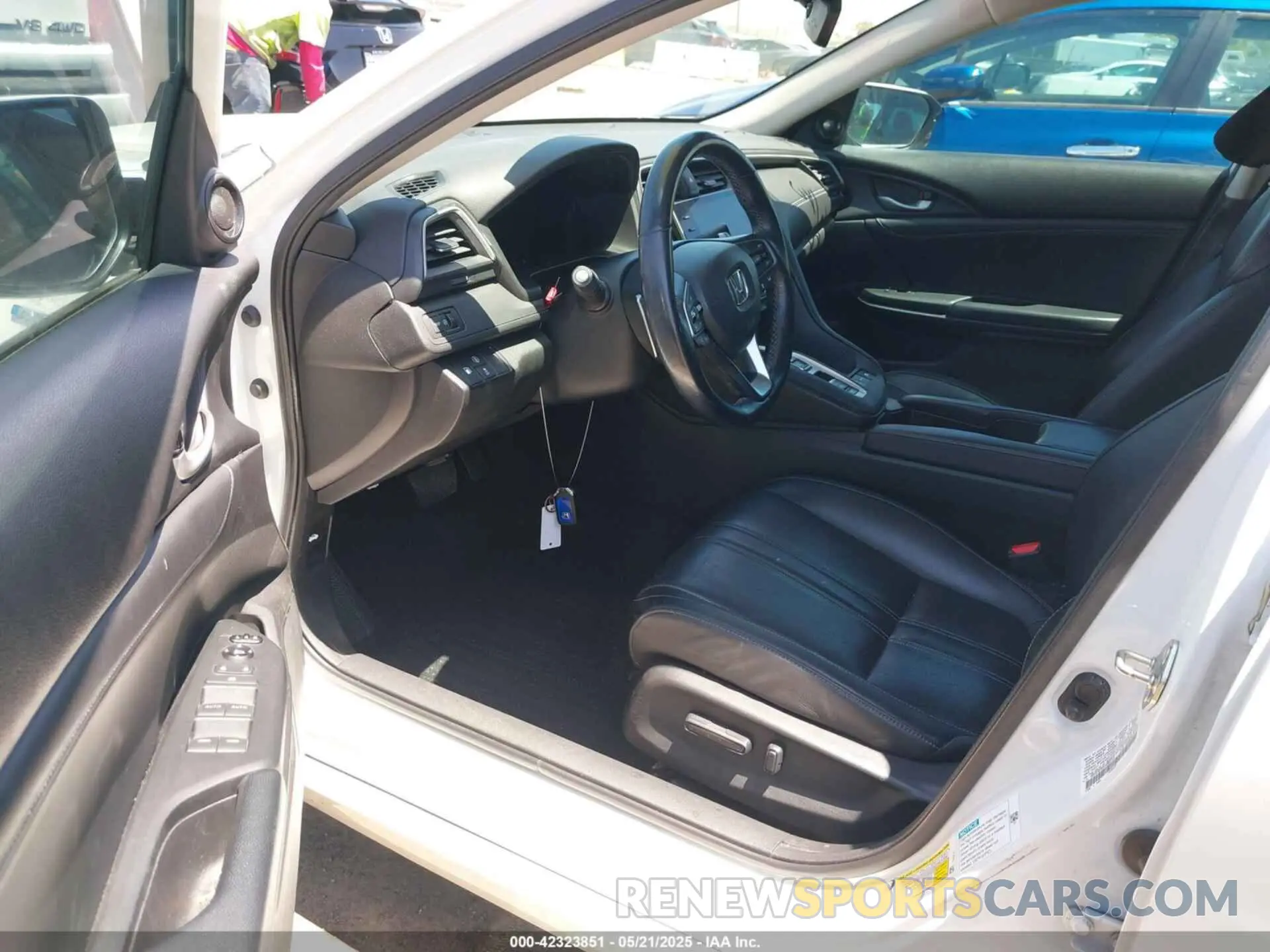 5 Photograph of a damaged car 19XZE4F9XLE003747 HONDA INSIGHT 2020