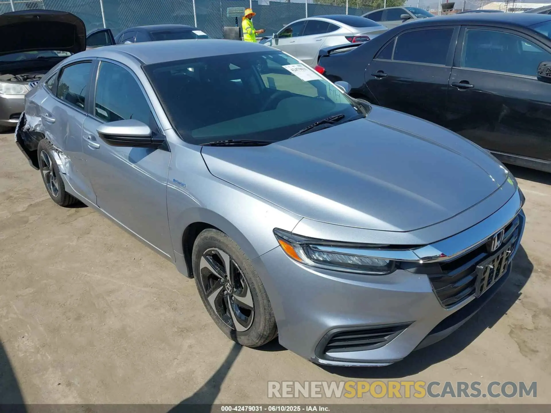1 Photograph of a damaged car 19XZE4F50ME001374 HONDA INSIGHT 2021