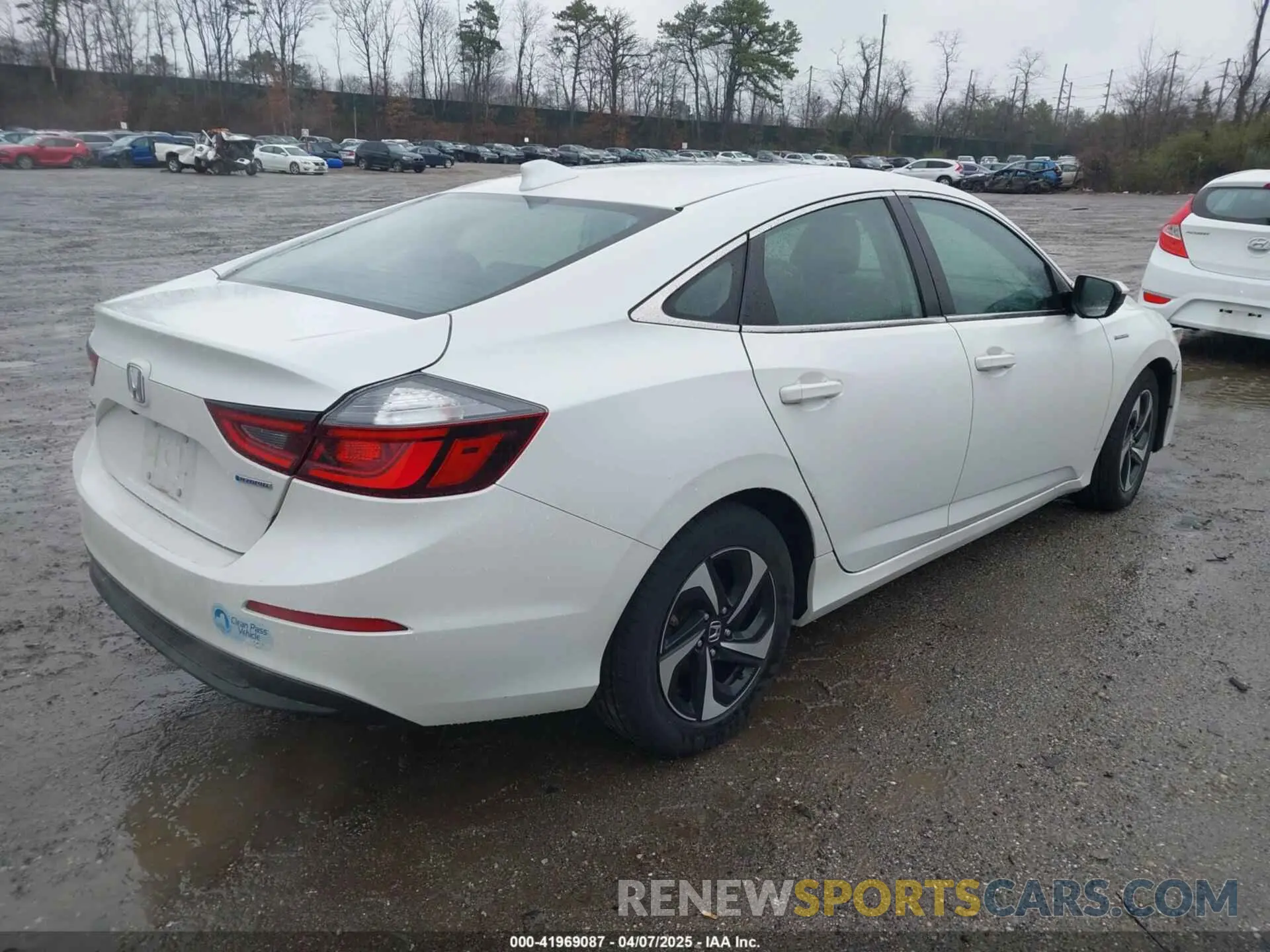 4 Photograph of a damaged car 19XZE4F53ME008934 HONDA INSIGHT 2021
