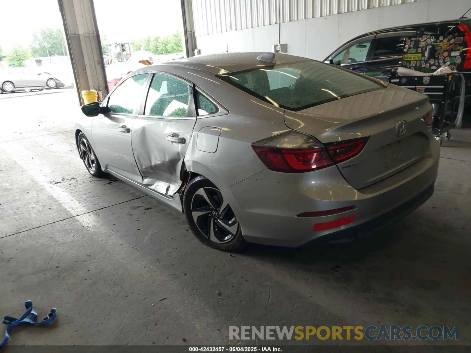 3 Photograph of a damaged car 19XZE4F54ME002043 HONDA INSIGHT 2021