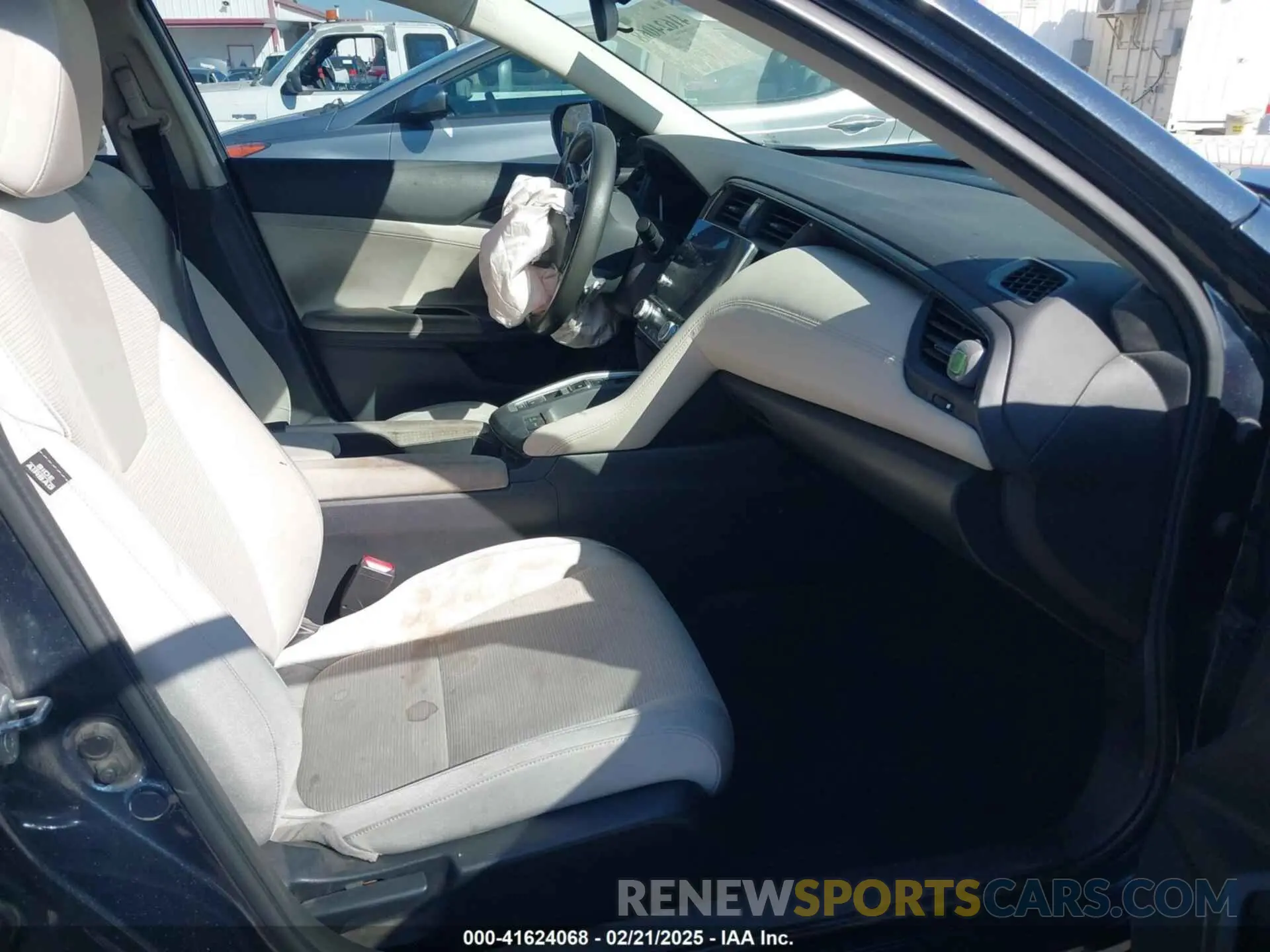 5 Photograph of a damaged car 19XZE4F55ME002262 HONDA INSIGHT 2021