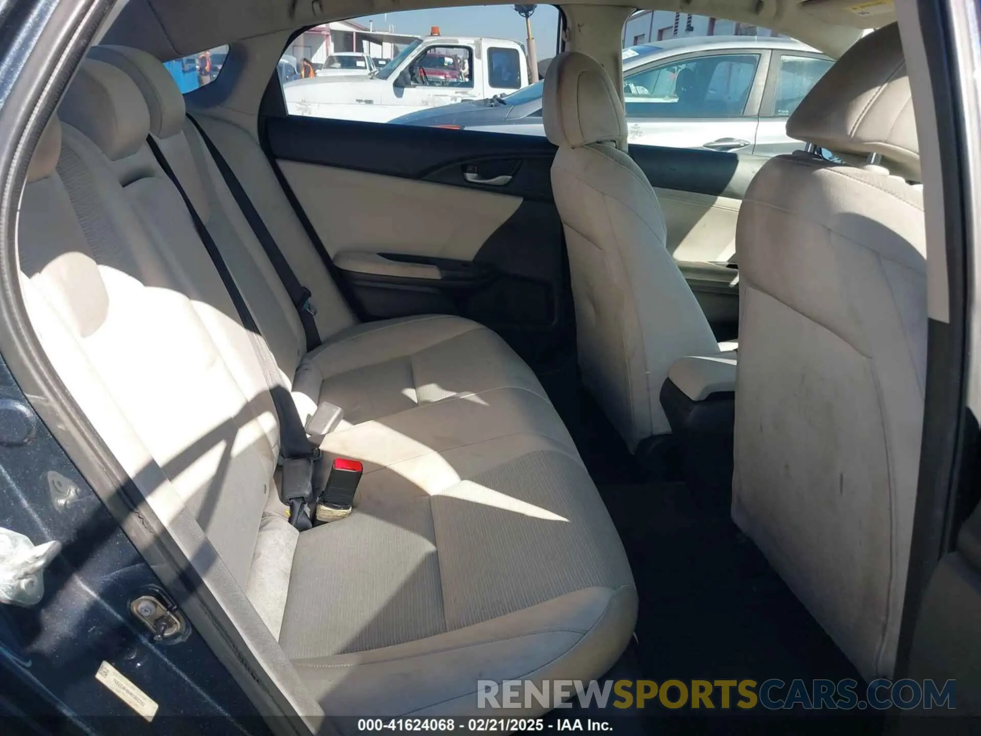 8 Photograph of a damaged car 19XZE4F55ME002262 HONDA INSIGHT 2021