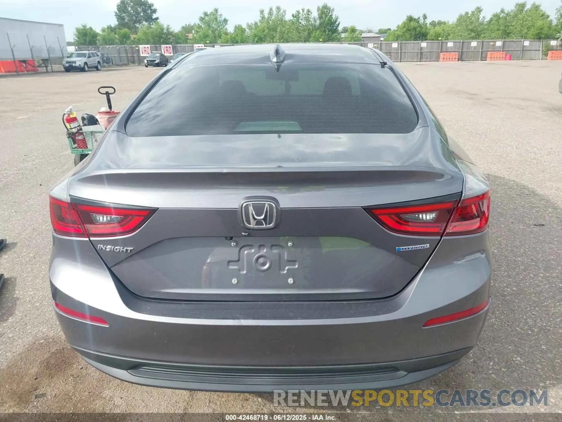 17 Photograph of a damaged car 19XZE4F55ME011124 HONDA INSIGHT 2021