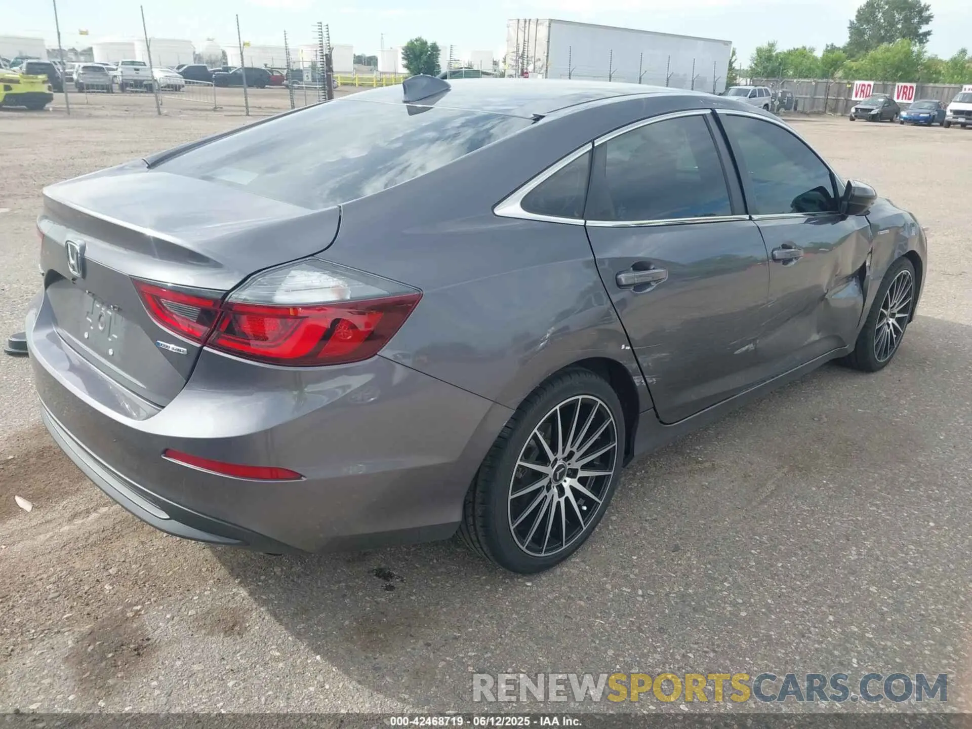 4 Photograph of a damaged car 19XZE4F55ME011124 HONDA INSIGHT 2021