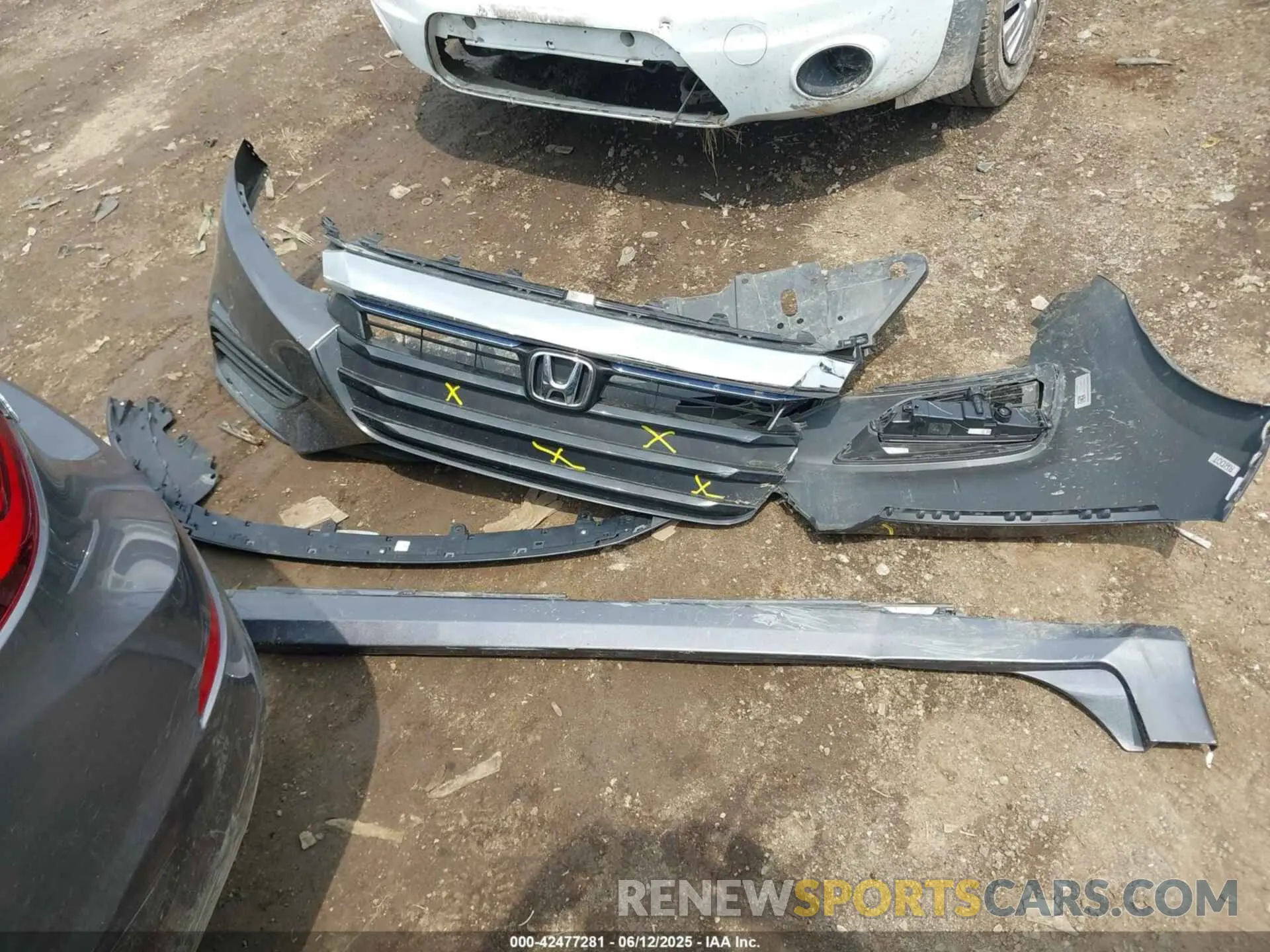 12 Photograph of a damaged car 19XZE4F97ME001133 HONDA INSIGHT 2021