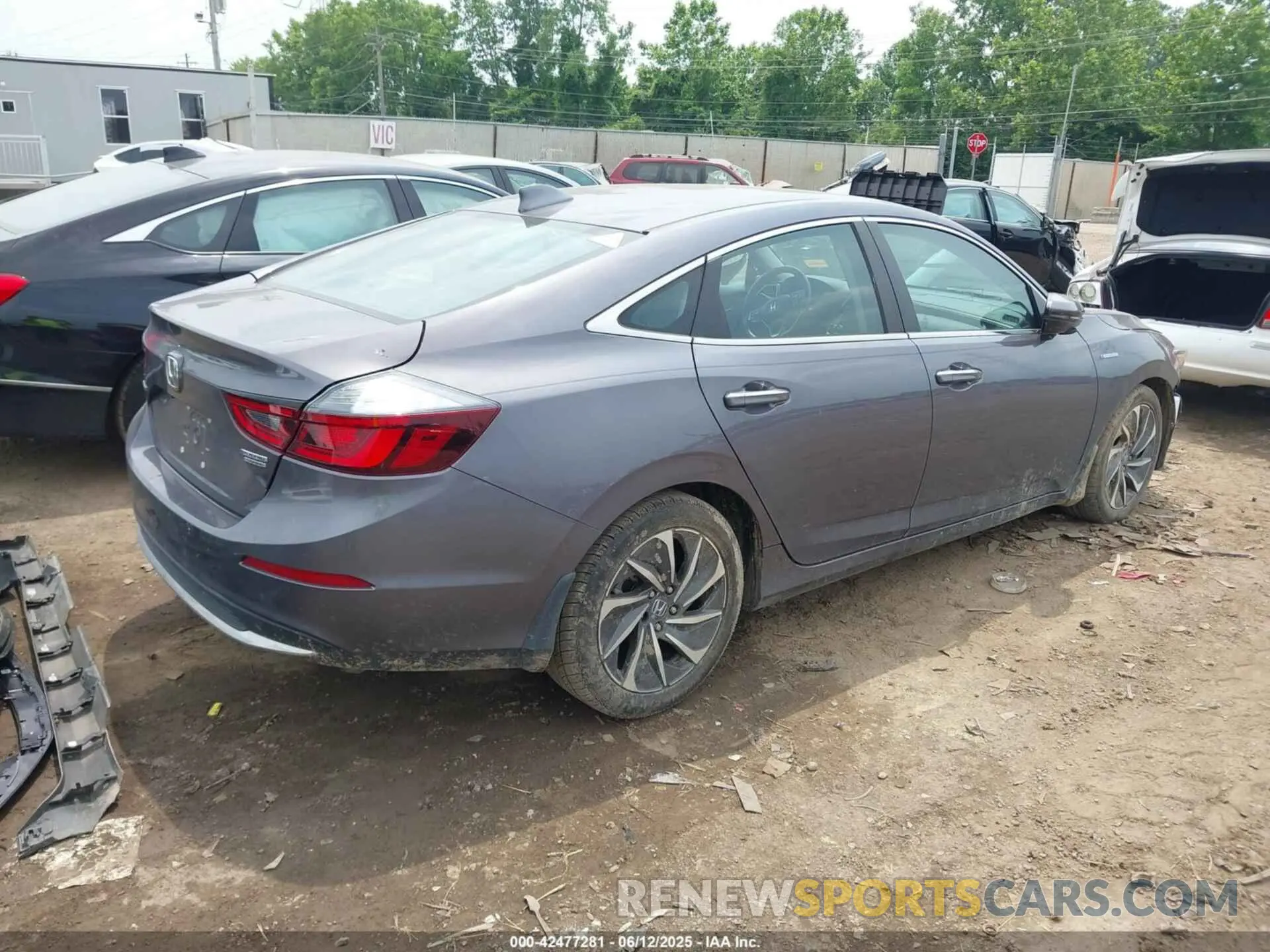4 Photograph of a damaged car 19XZE4F97ME001133 HONDA INSIGHT 2021