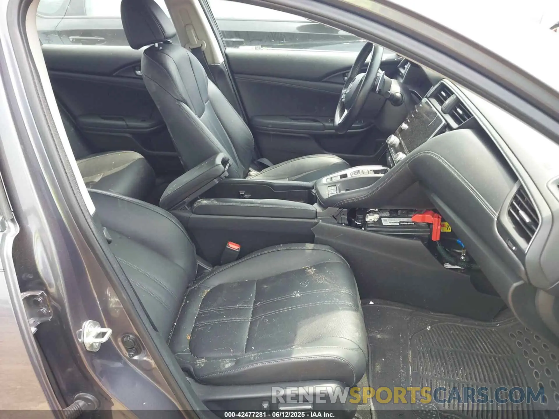 5 Photograph of a damaged car 19XZE4F97ME001133 HONDA INSIGHT 2021