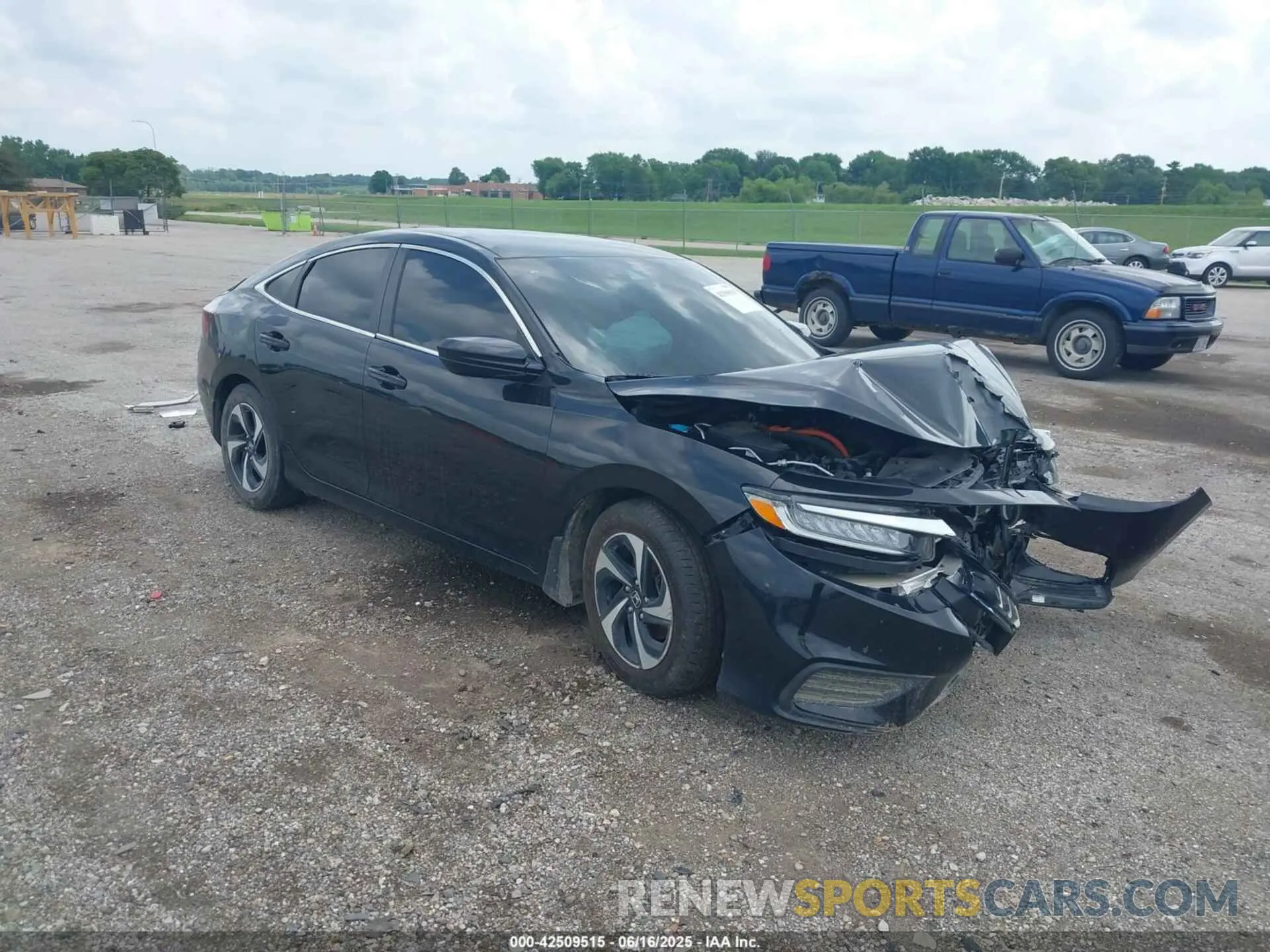 1 Photograph of a damaged car 19XZE4F50NE009105 HONDA INSIGHT 2022