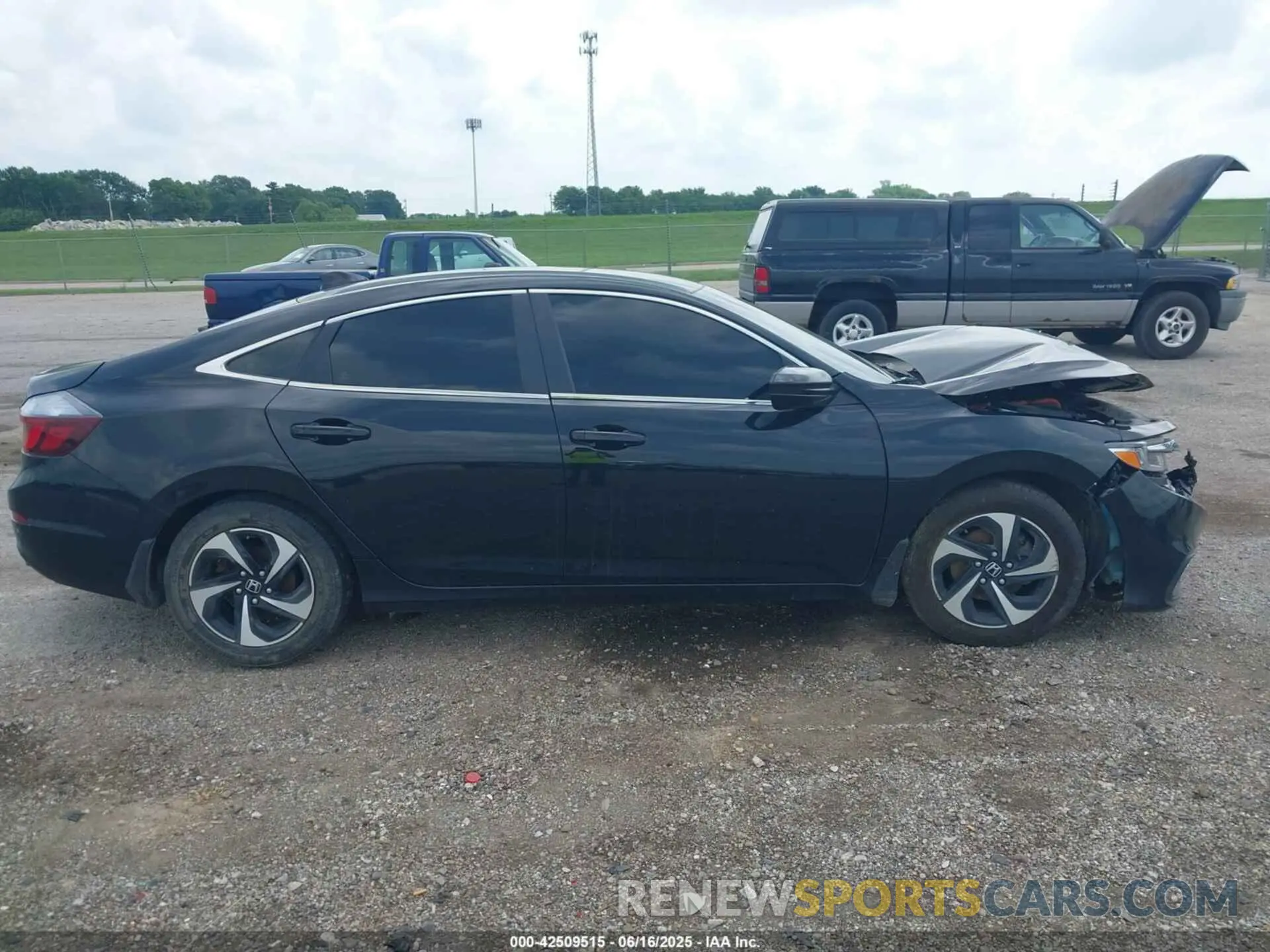 13 Photograph of a damaged car 19XZE4F50NE009105 HONDA INSIGHT 2022