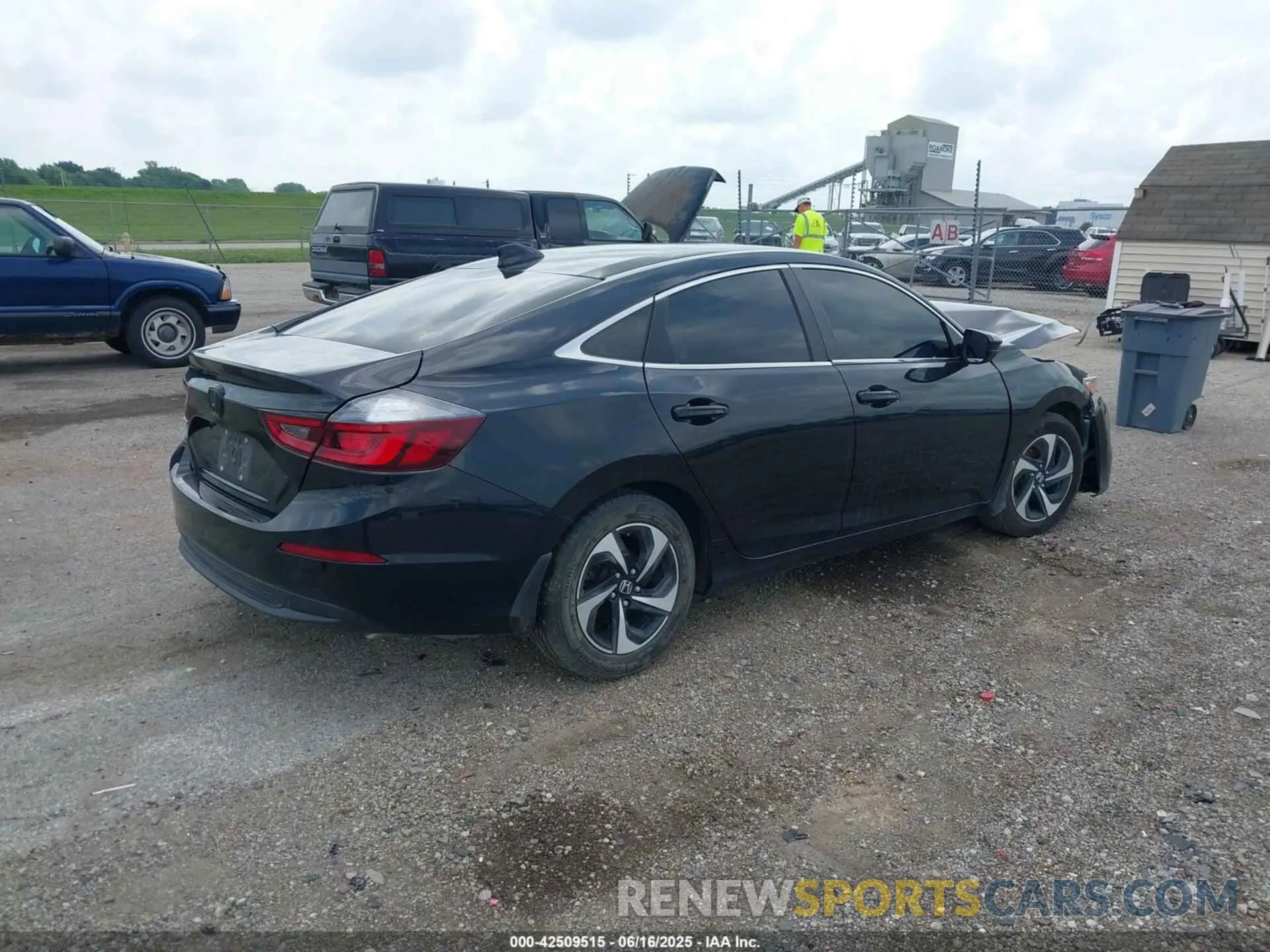 4 Photograph of a damaged car 19XZE4F50NE009105 HONDA INSIGHT 2022