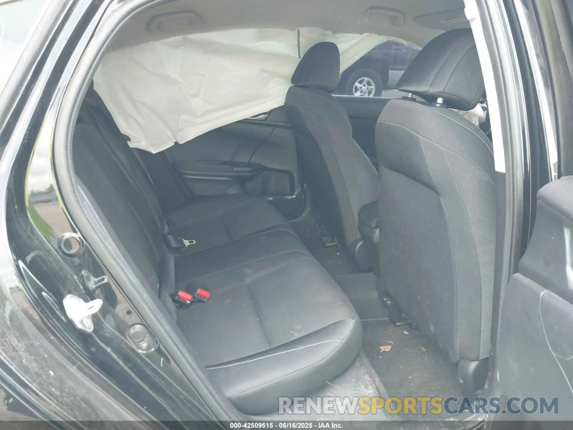 8 Photograph of a damaged car 19XZE4F50NE009105 HONDA INSIGHT 2022