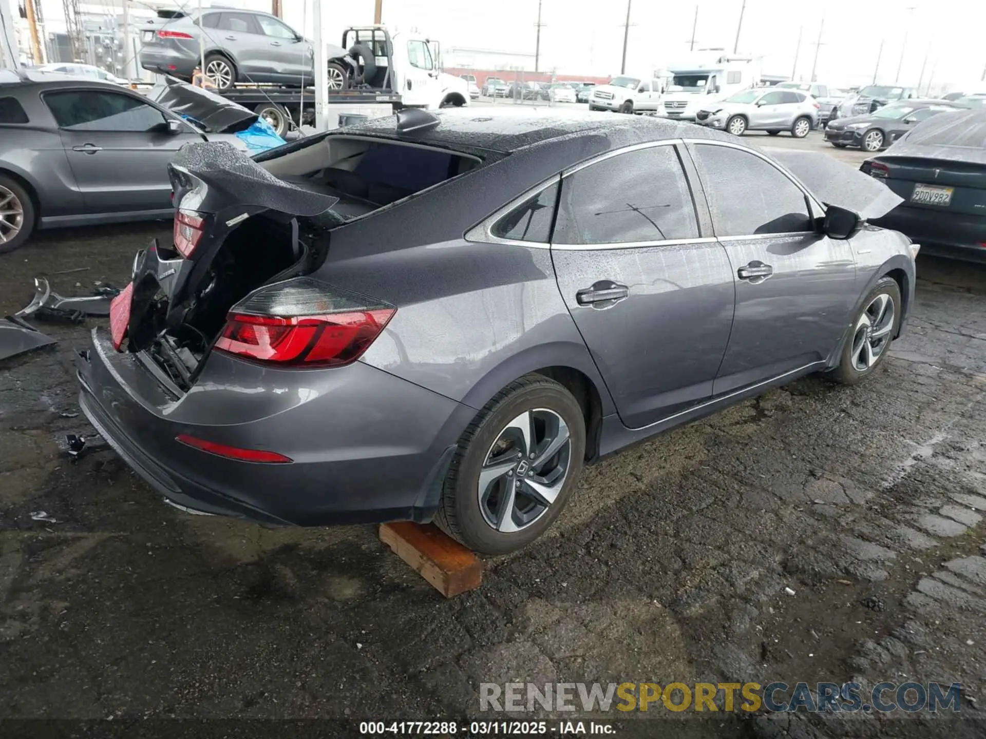 4 Photograph of a damaged car 19XZE4F52NE009235 HONDA INSIGHT 2022