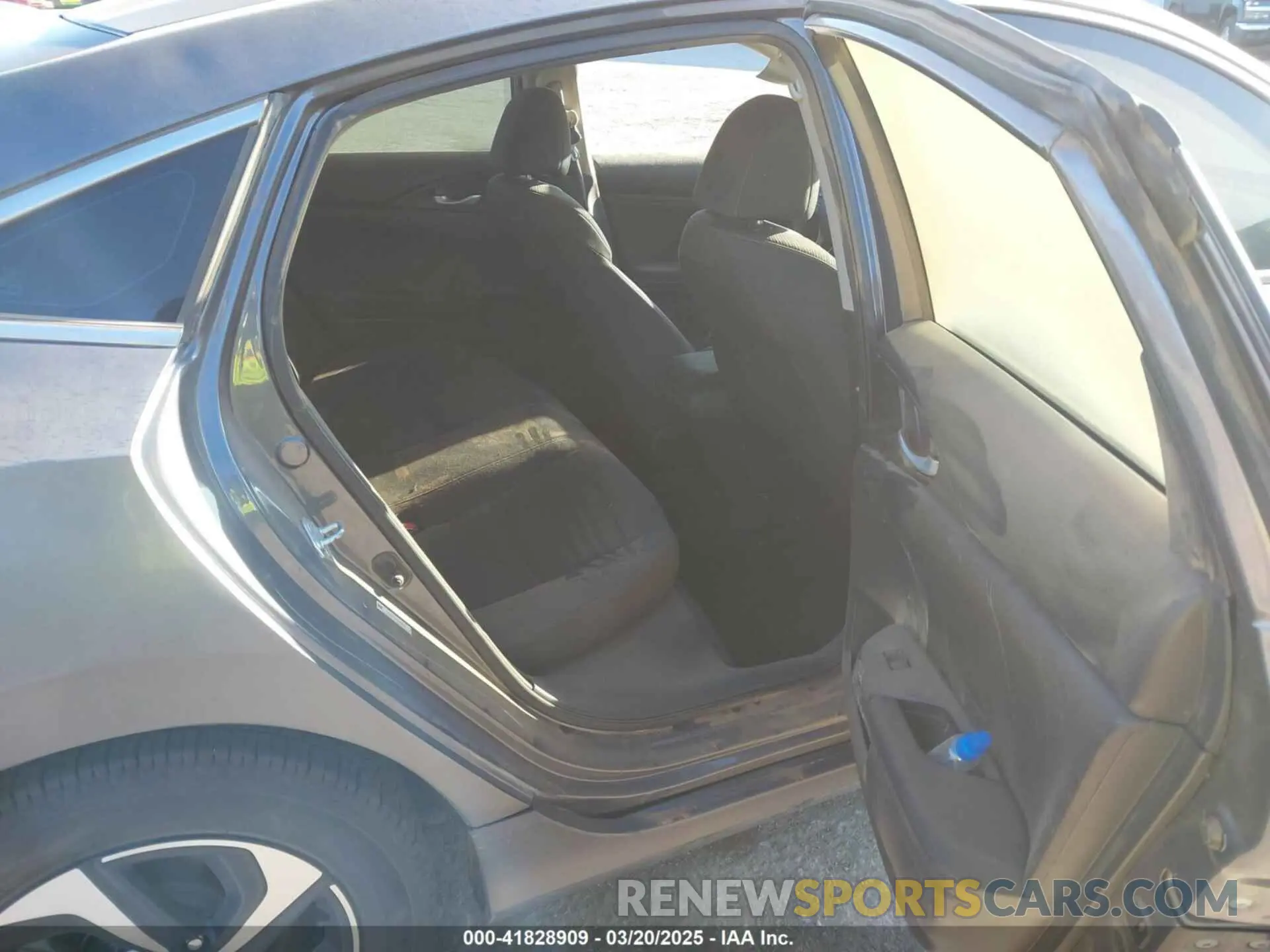 8 Photograph of a damaged car 19XZE4F54NE003579 HONDA INSIGHT 2022