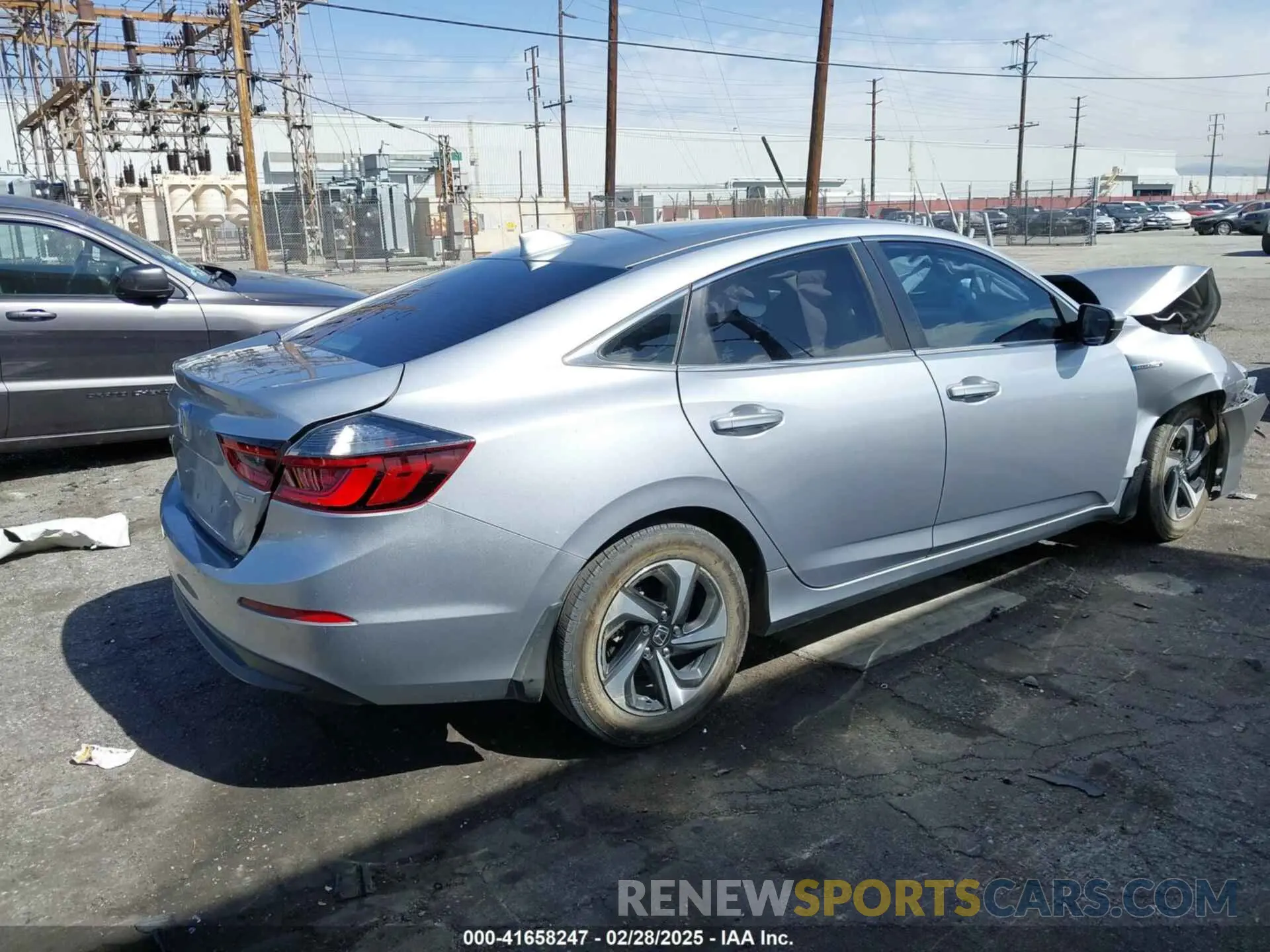4 Photograph of a damaged car 19XZE4F54NE008068 HONDA INSIGHT 2022