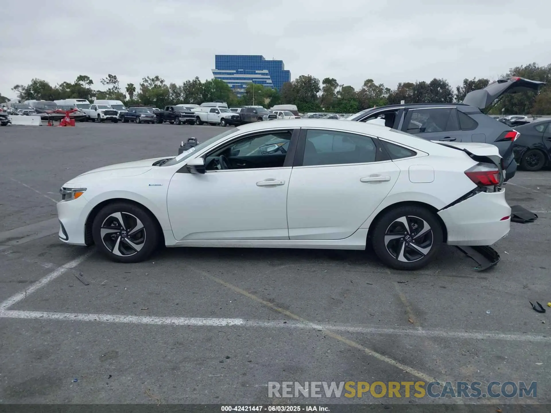 14 Photograph of a damaged car 19XZE4F55NE000688 HONDA INSIGHT 2022