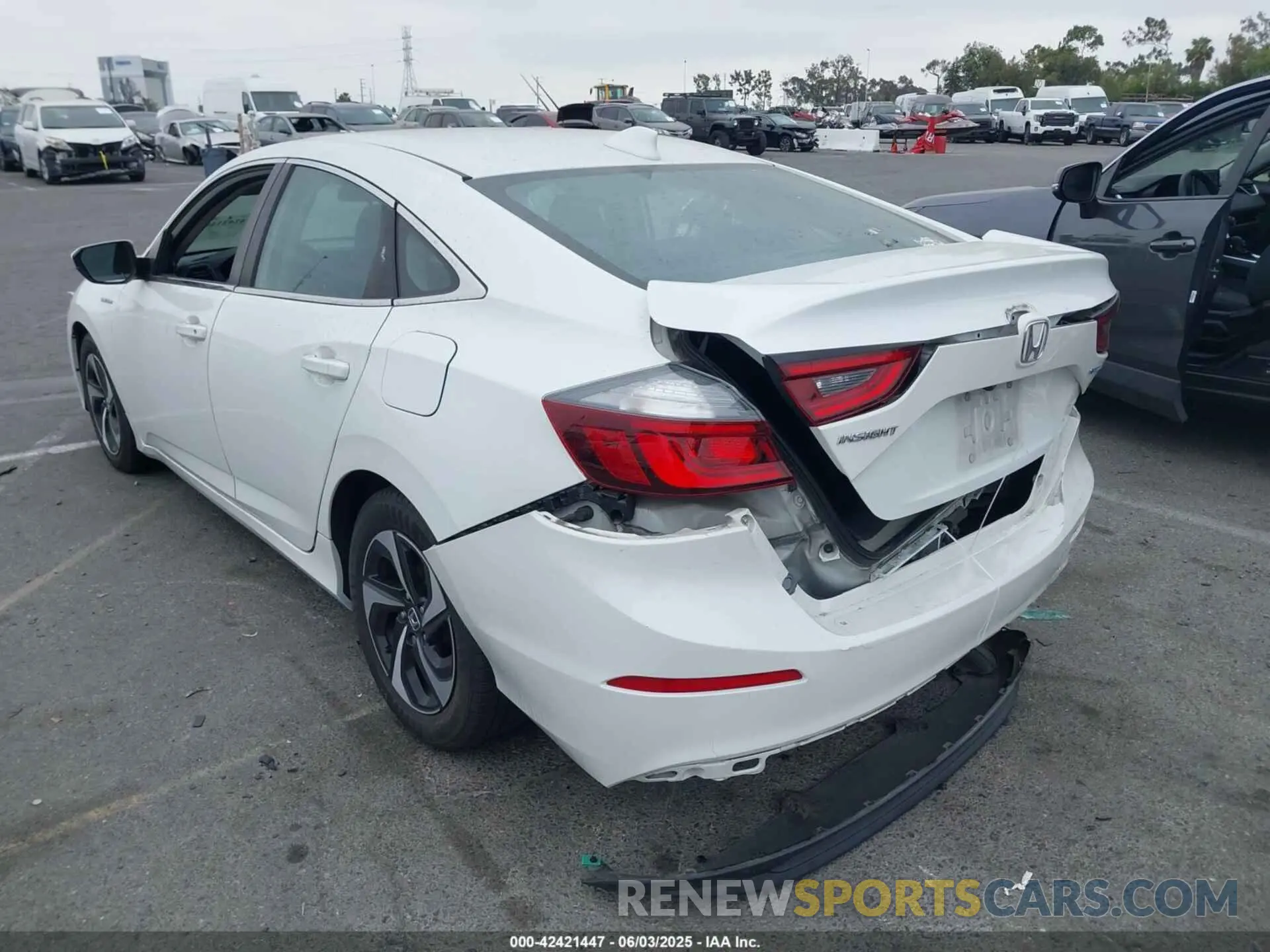 3 Photograph of a damaged car 19XZE4F55NE000688 HONDA INSIGHT 2022