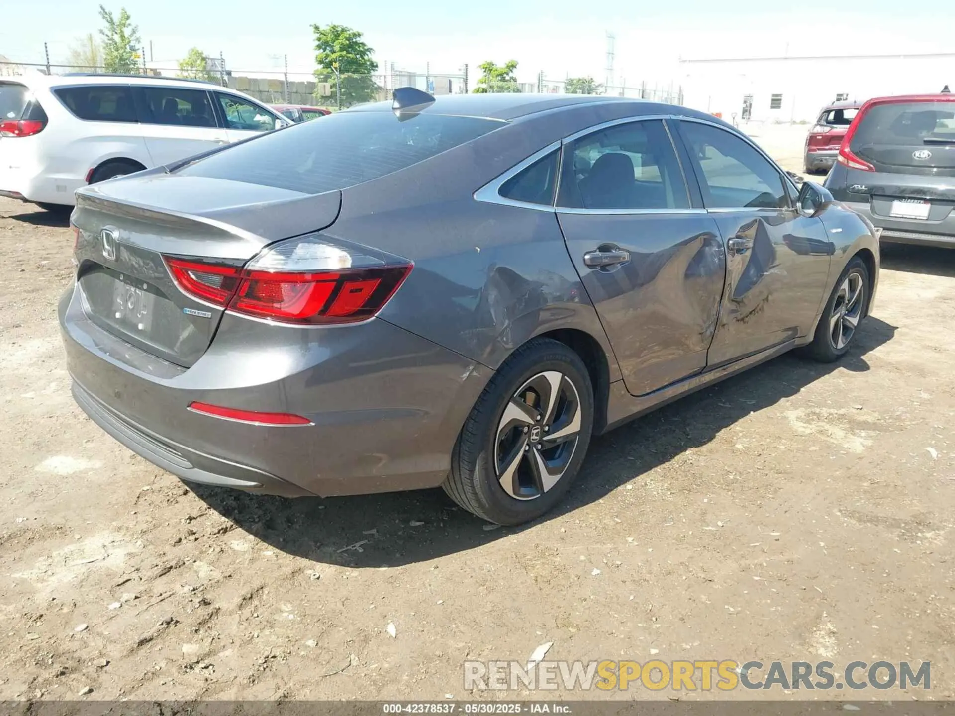 4 Photograph of a damaged car 19XZE4F57NE010882 HONDA INSIGHT 2022