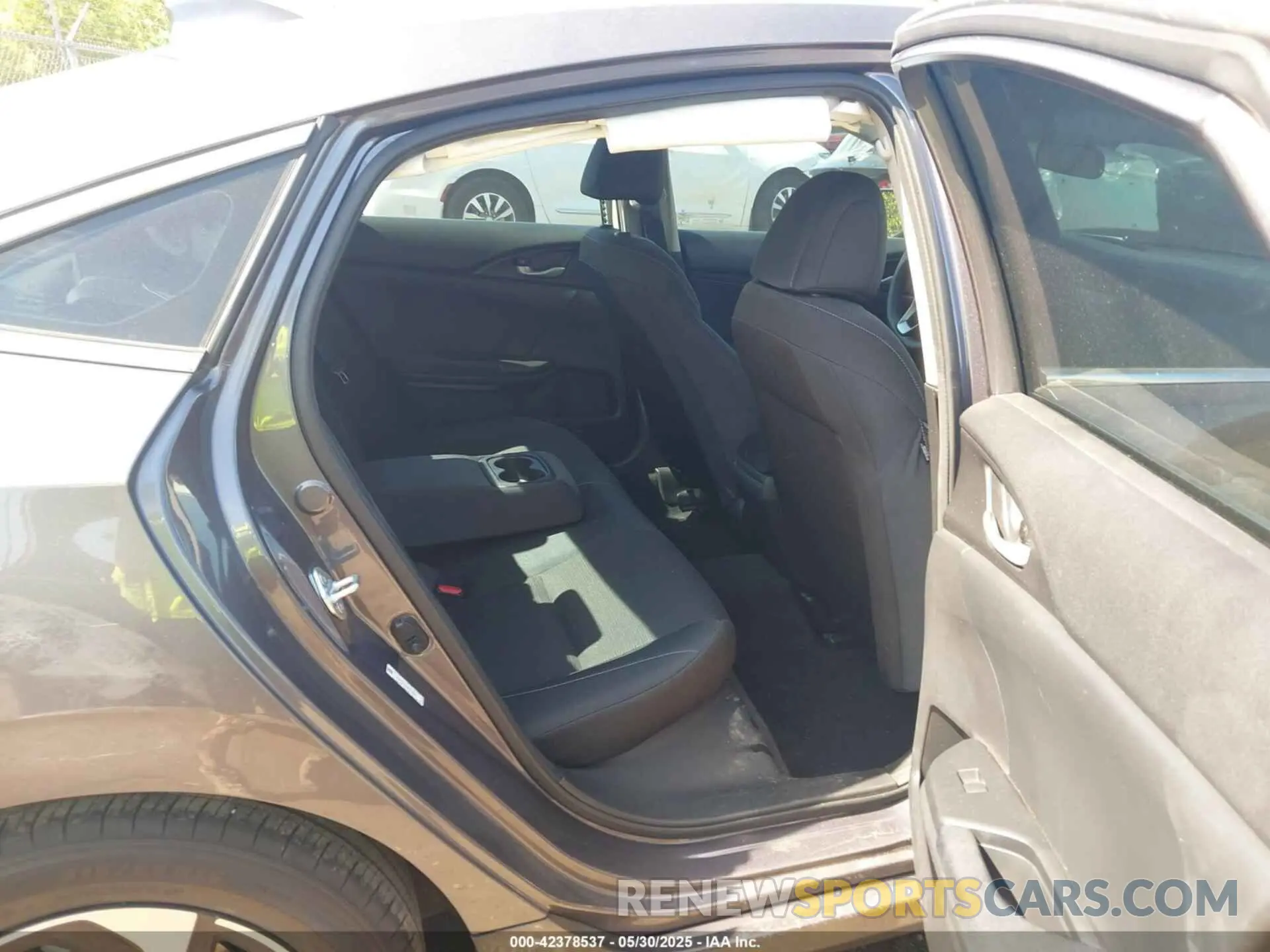 8 Photograph of a damaged car 19XZE4F57NE010882 HONDA INSIGHT 2022