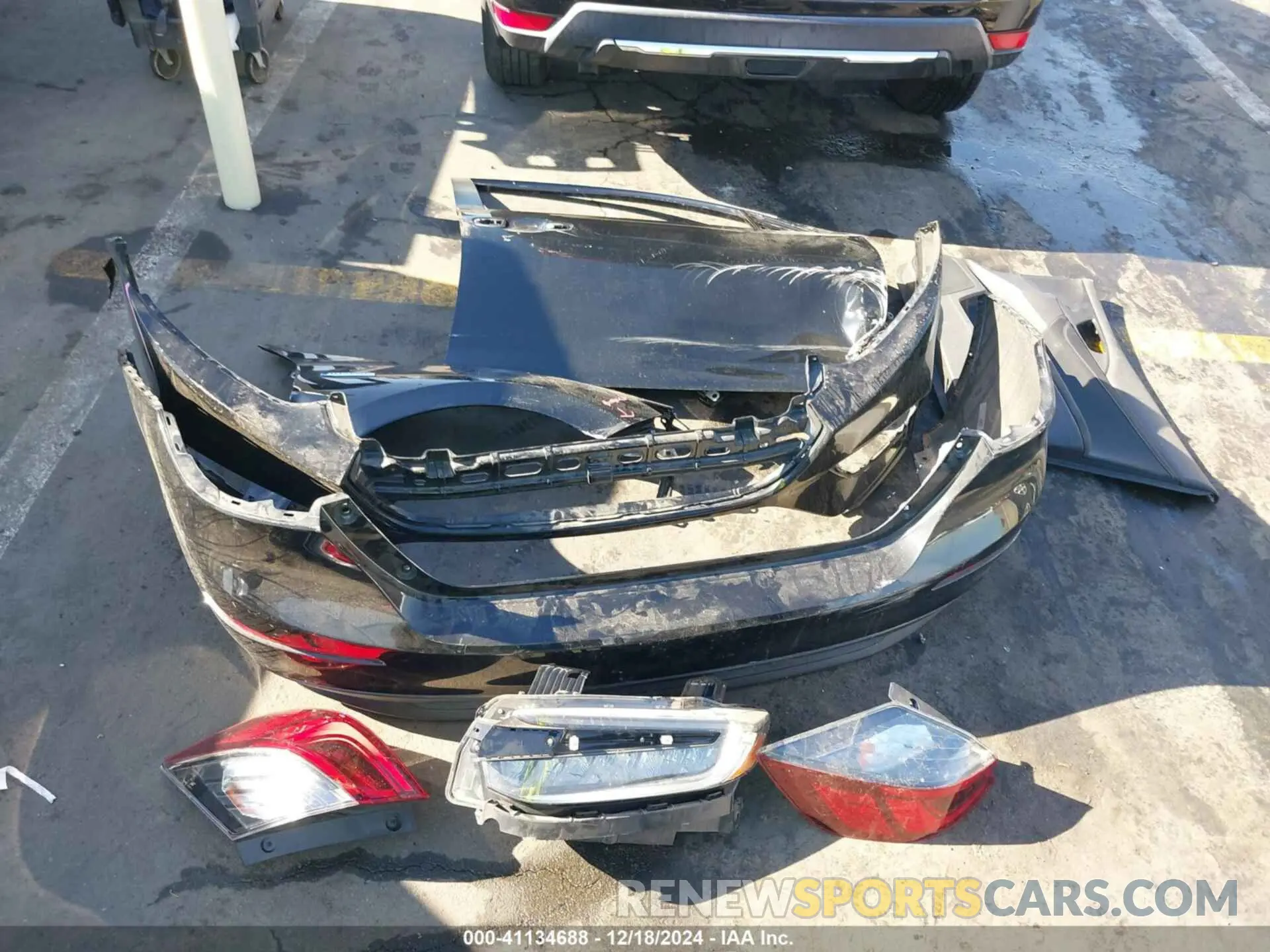 12 Photograph of a damaged car 19XZE4F58NE008249 HONDA INSIGHT 2022