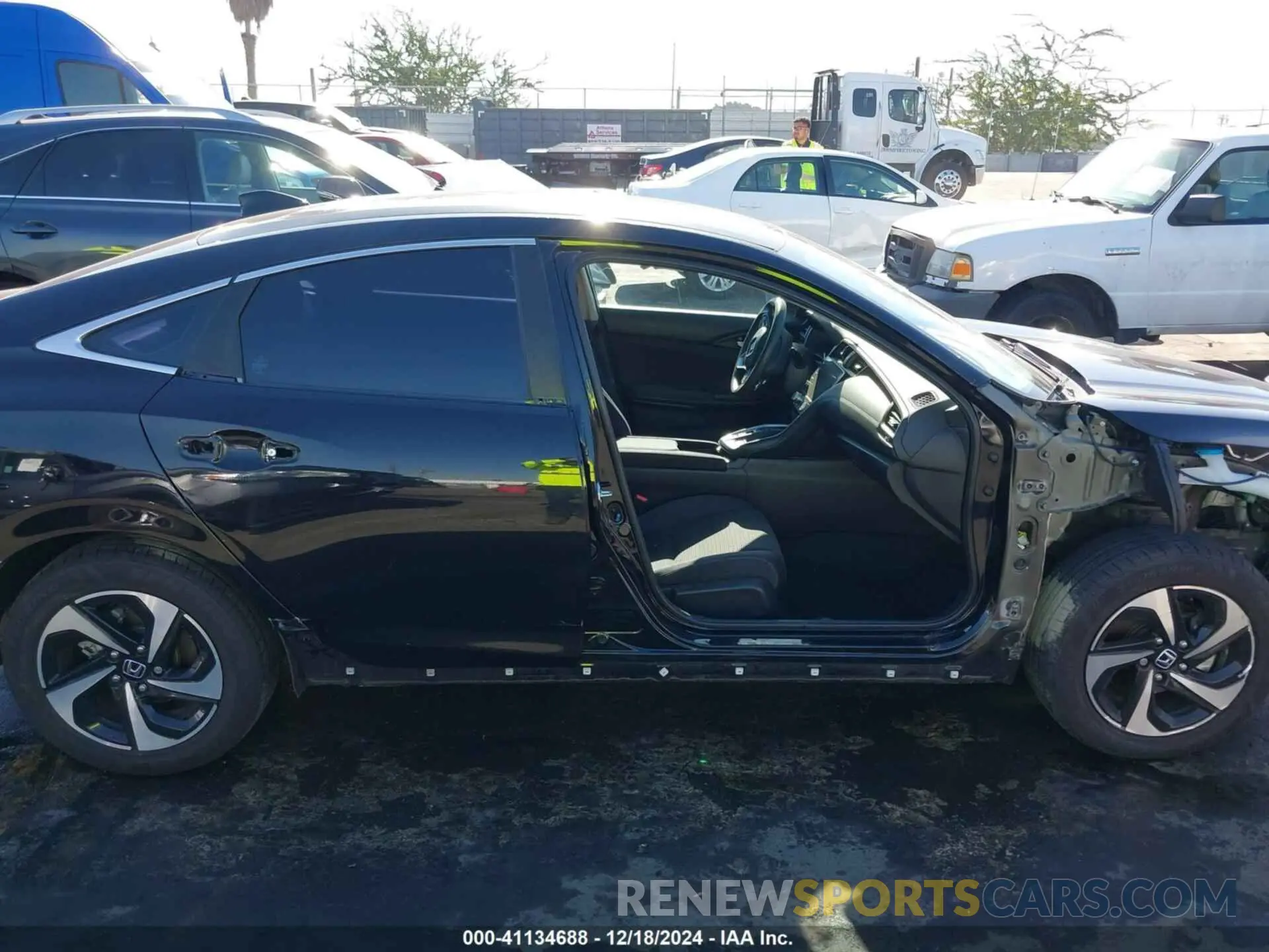 14 Photograph of a damaged car 19XZE4F58NE008249 HONDA INSIGHT 2022