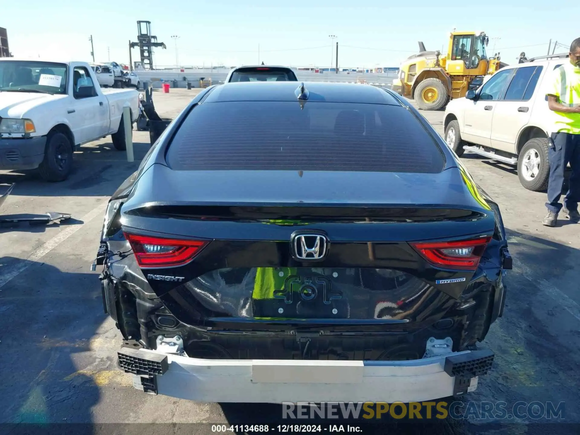17 Photograph of a damaged car 19XZE4F58NE008249 HONDA INSIGHT 2022