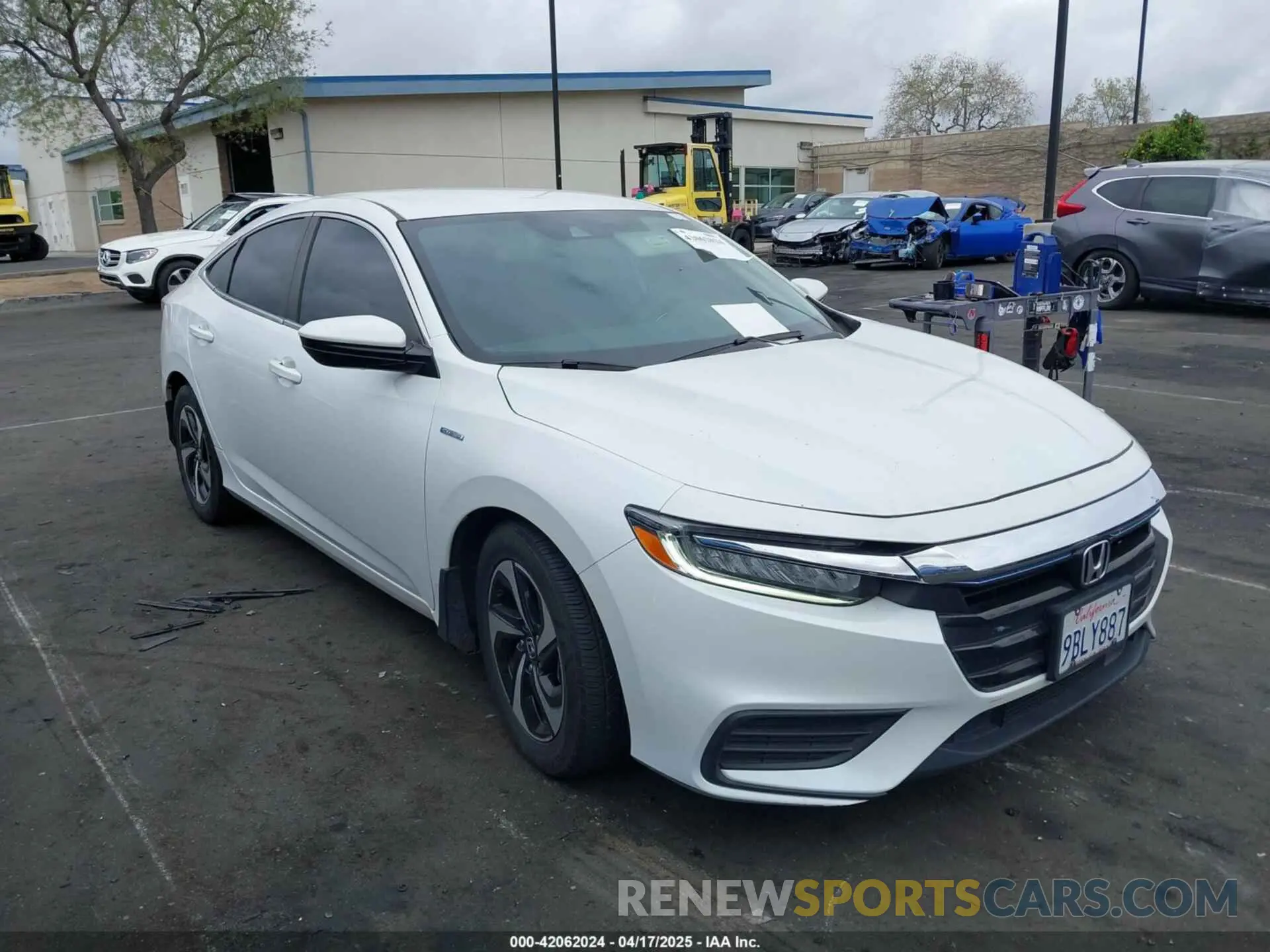 13 Photograph of a damaged car 19XZE4F59NE012052 HONDA INSIGHT 2022