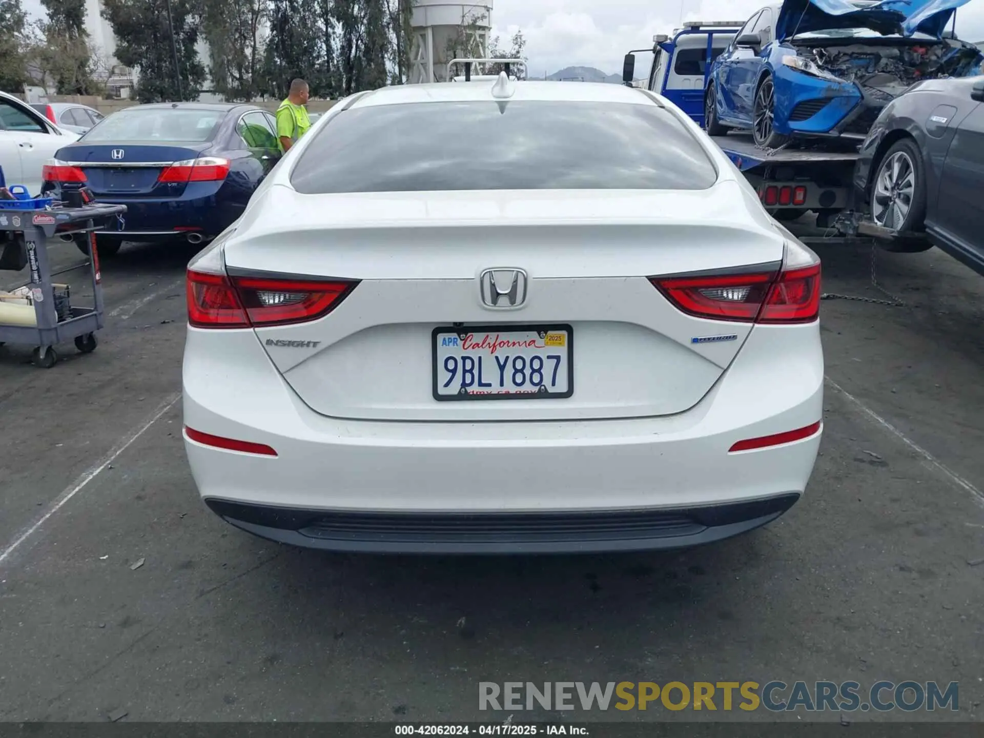16 Photograph of a damaged car 19XZE4F59NE012052 HONDA INSIGHT 2022