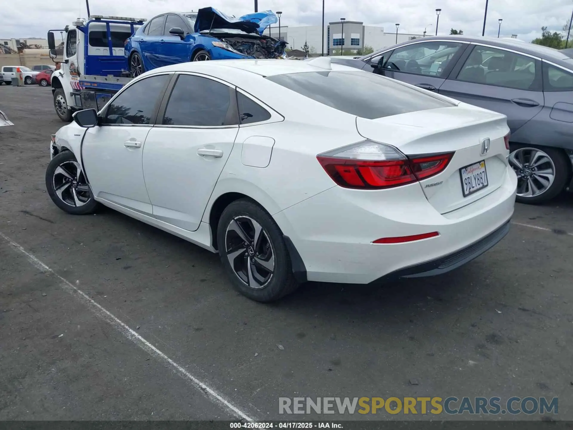 3 Photograph of a damaged car 19XZE4F59NE012052 HONDA INSIGHT 2022