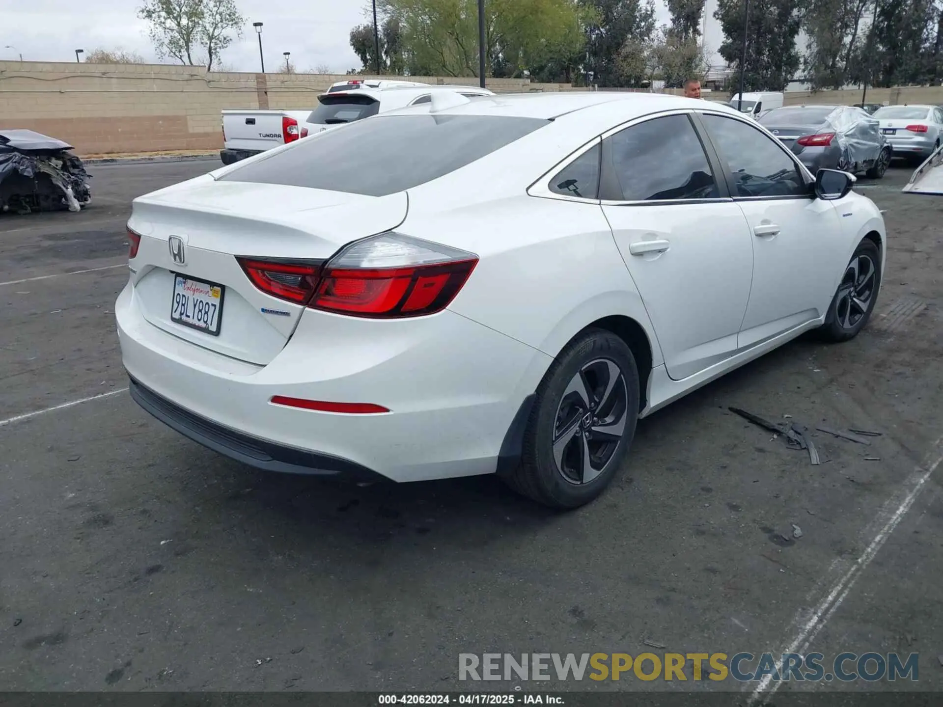 4 Photograph of a damaged car 19XZE4F59NE012052 HONDA INSIGHT 2022