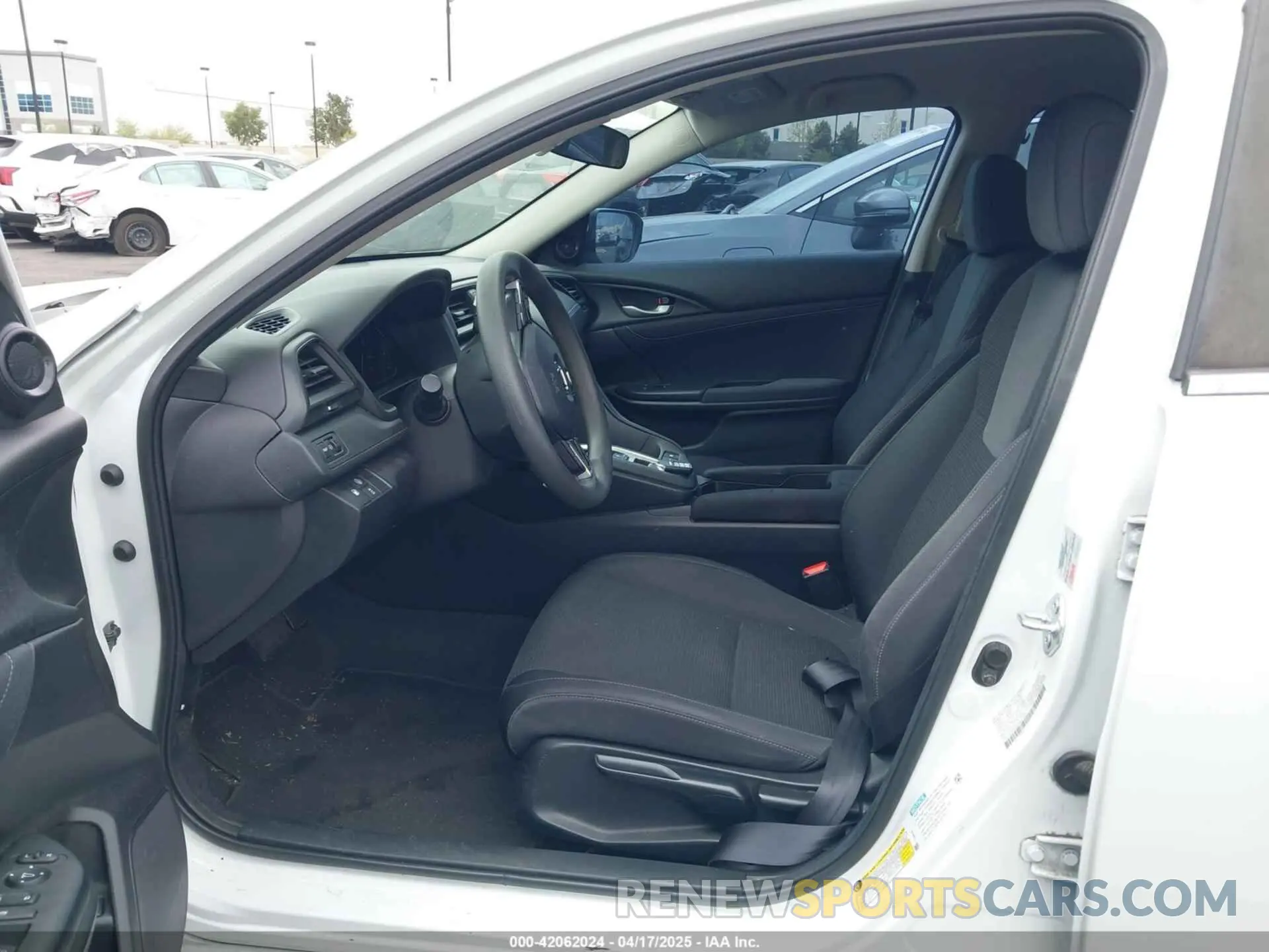 5 Photograph of a damaged car 19XZE4F59NE012052 HONDA INSIGHT 2022