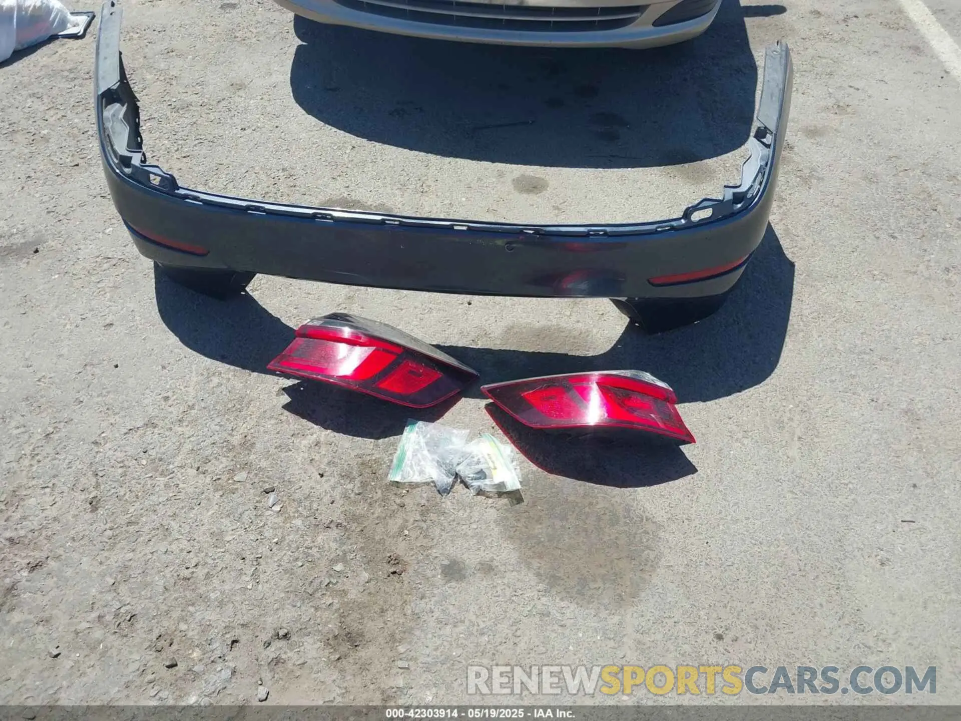 12 Photograph of a damaged car 19XZE4F90NE001251 HONDA INSIGHT 2022