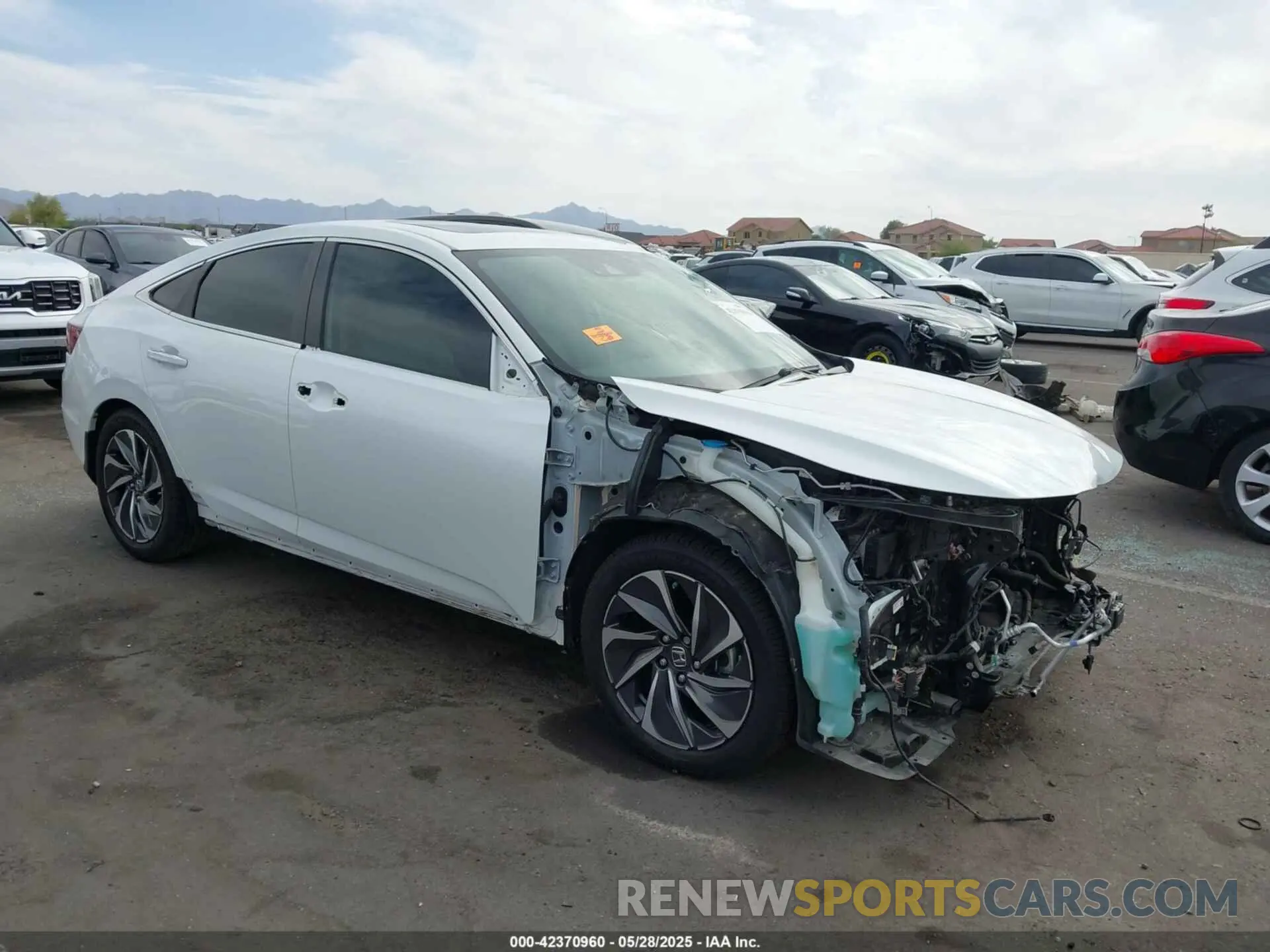 1 Photograph of a damaged car 19XZE4F91NE002506 HONDA INSIGHT 2022