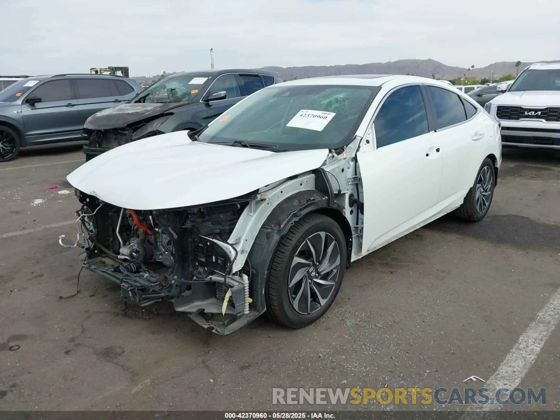 2 Photograph of a damaged car 19XZE4F91NE002506 HONDA INSIGHT 2022