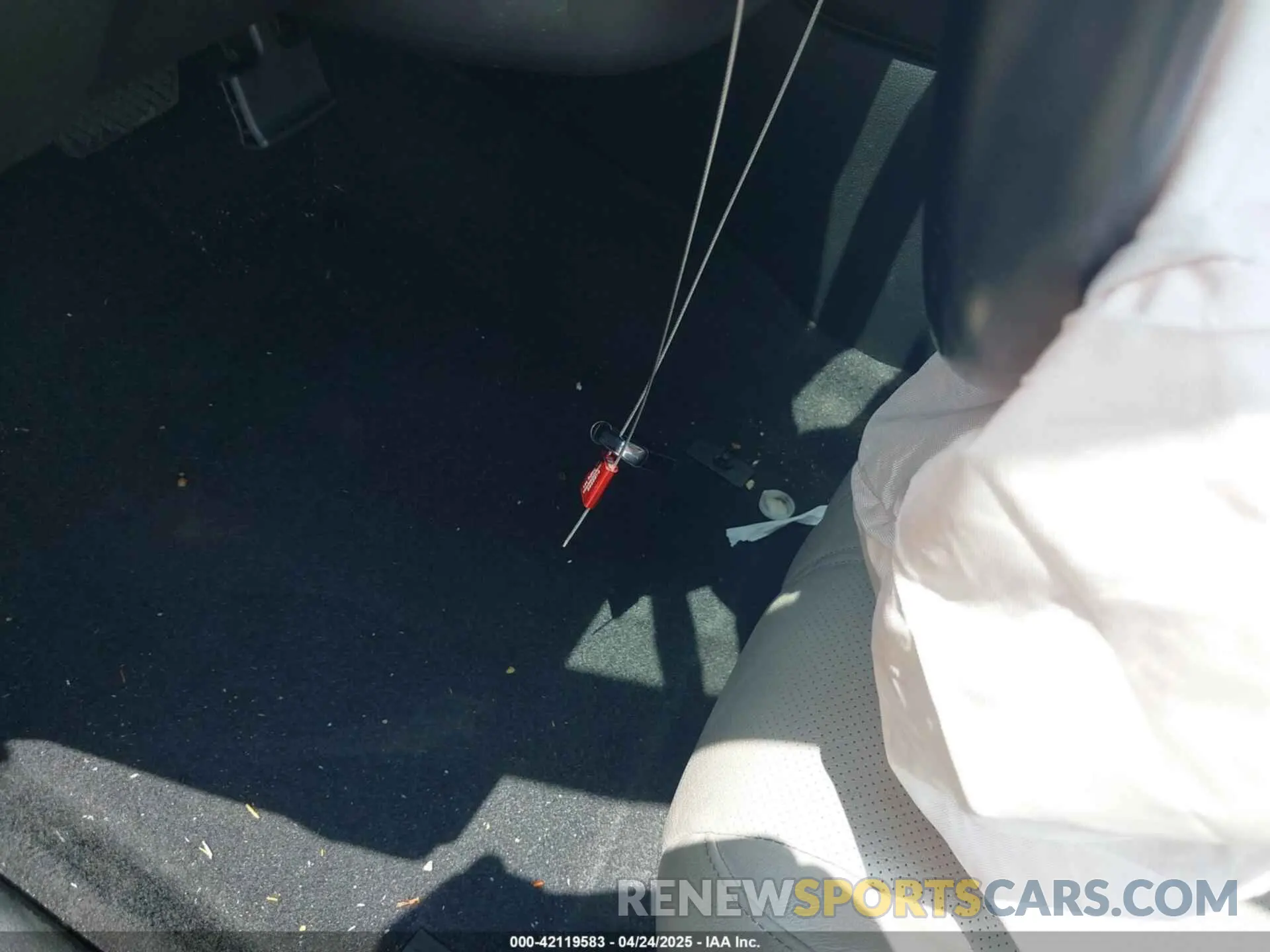 11 Photograph of a damaged car 19XZE4F92NE006127 HONDA INSIGHT 2022