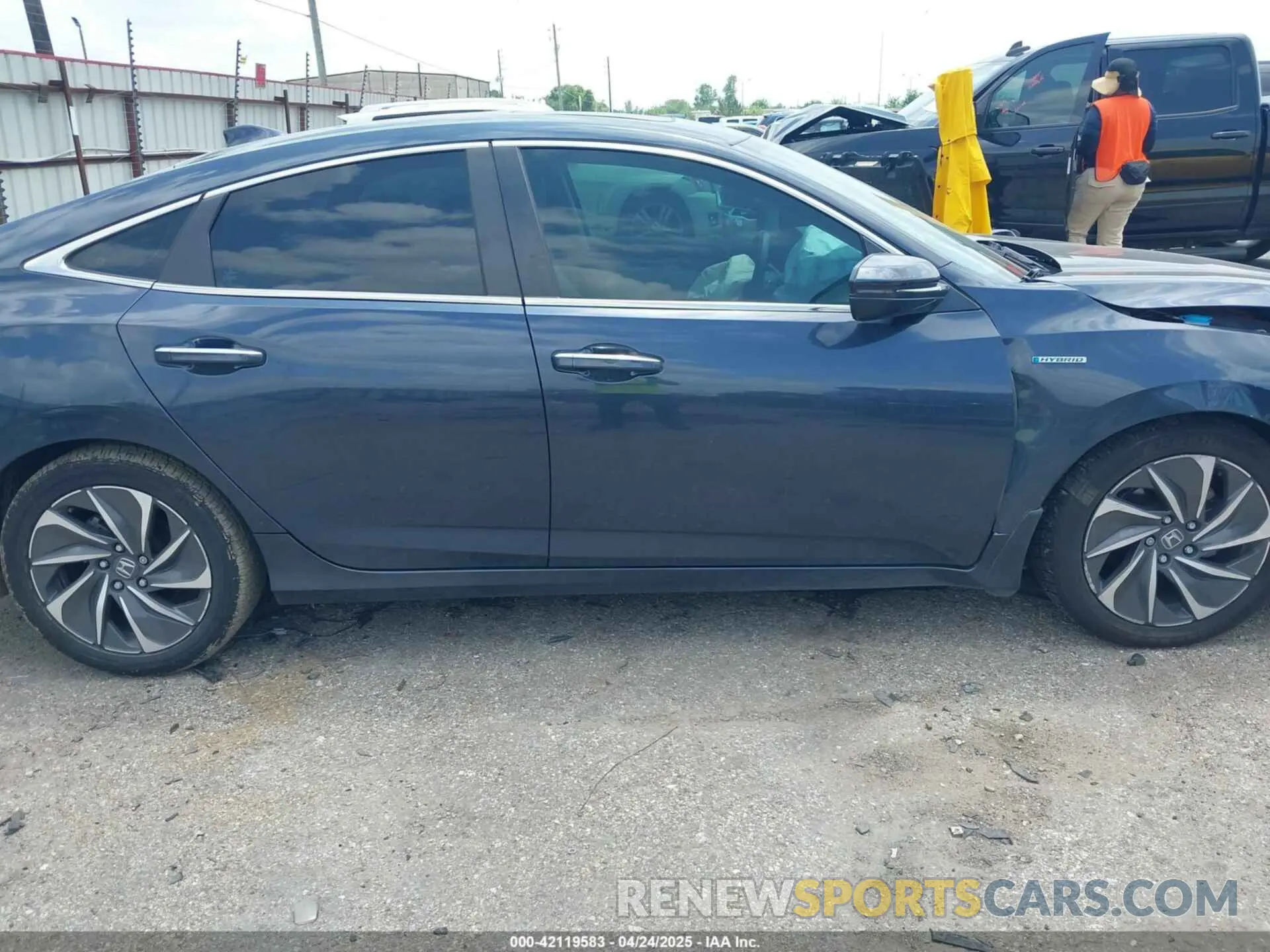 13 Photograph of a damaged car 19XZE4F92NE006127 HONDA INSIGHT 2022