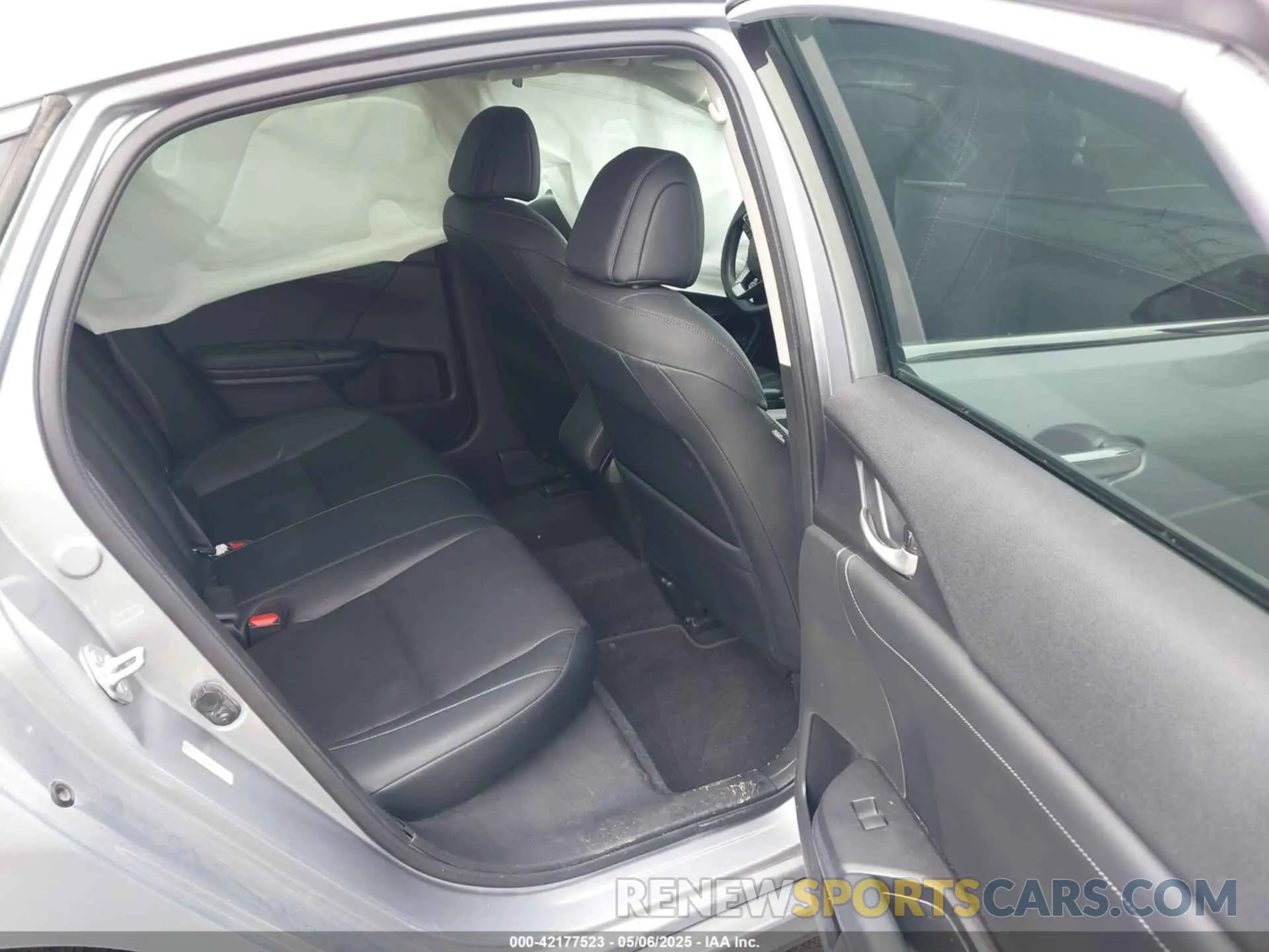 8 Photograph of a damaged car 19XZE4F94NE005917 HONDA INSIGHT 2022
