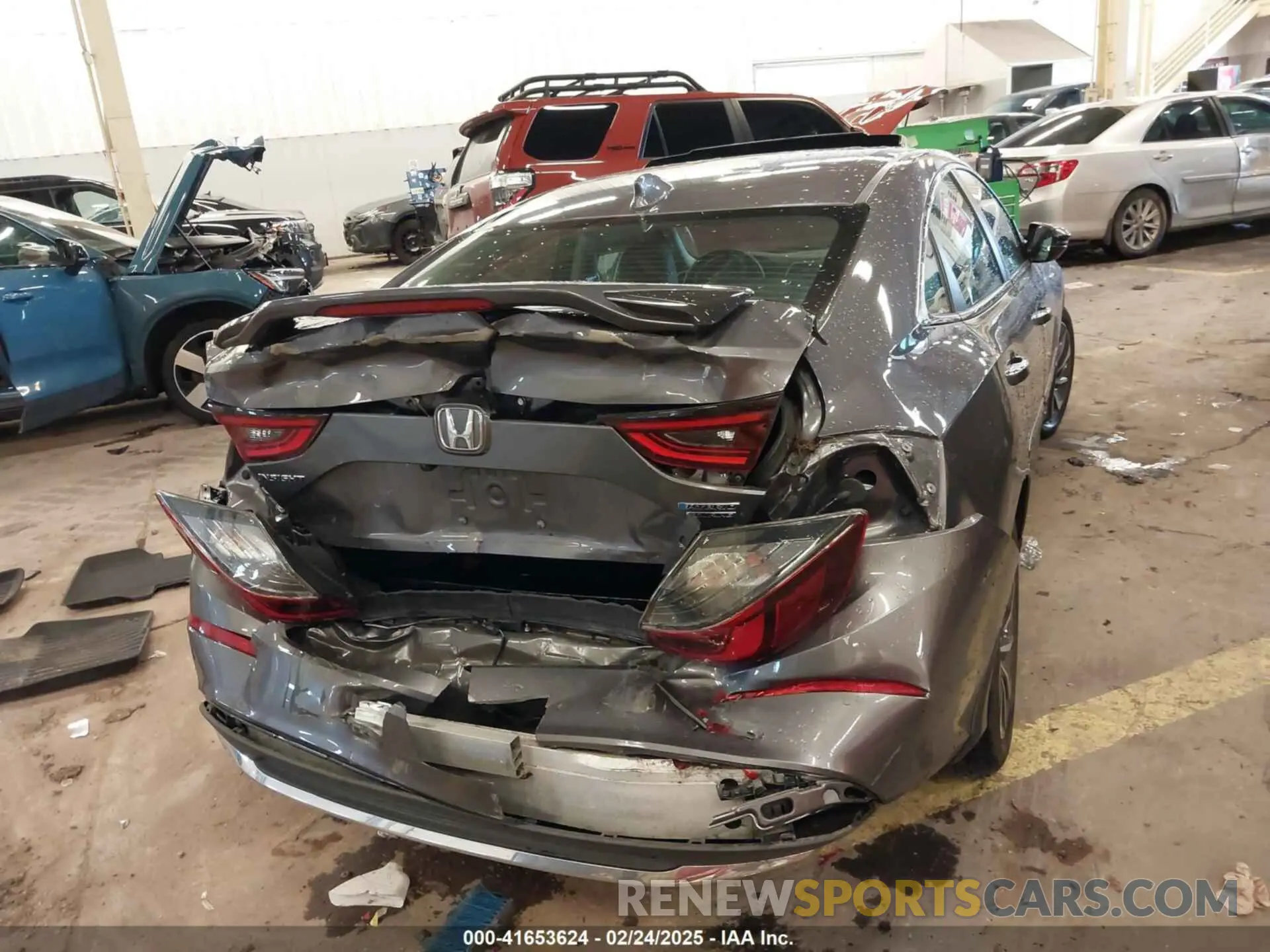 16 Photograph of a damaged car 19XZE4F96NE008687 HONDA INSIGHT 2022