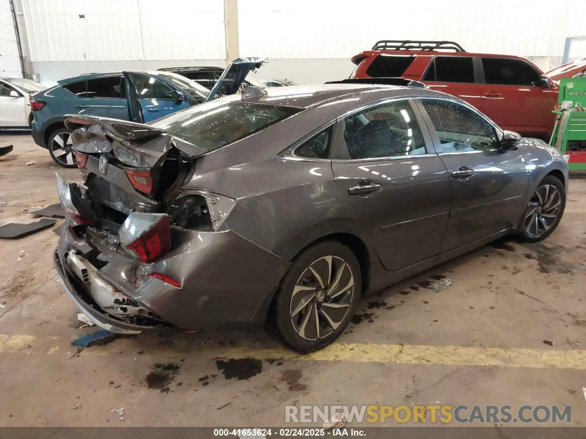 4 Photograph of a damaged car 19XZE4F96NE008687 HONDA INSIGHT 2022