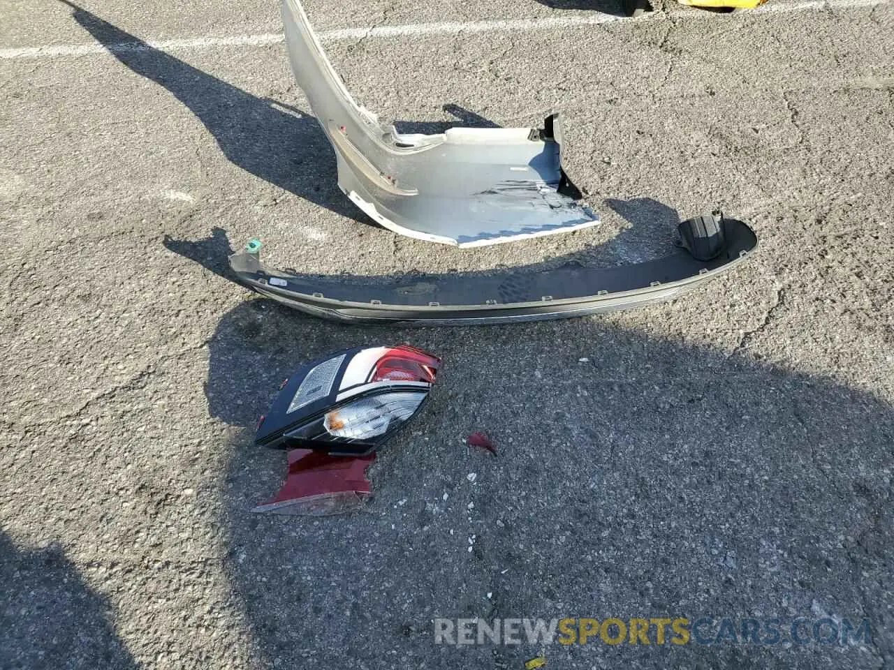 12 Photograph of a damaged car 19XZE4F98NE015432 HONDA INSIGHT 2022