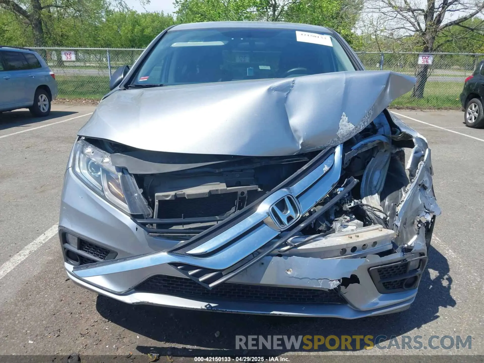 12 Photograph of a damaged car 5FNRL6H20KB074790 HONDA ODYSSEY 2019