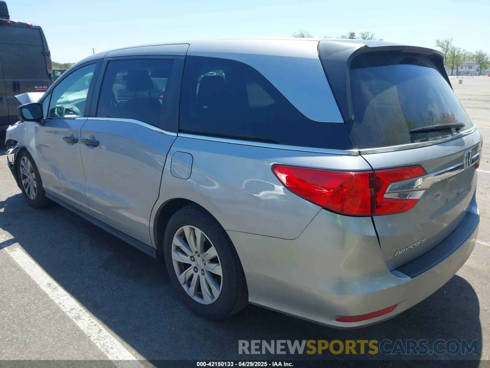 3 Photograph of a damaged car 5FNRL6H20KB074790 HONDA ODYSSEY 2019