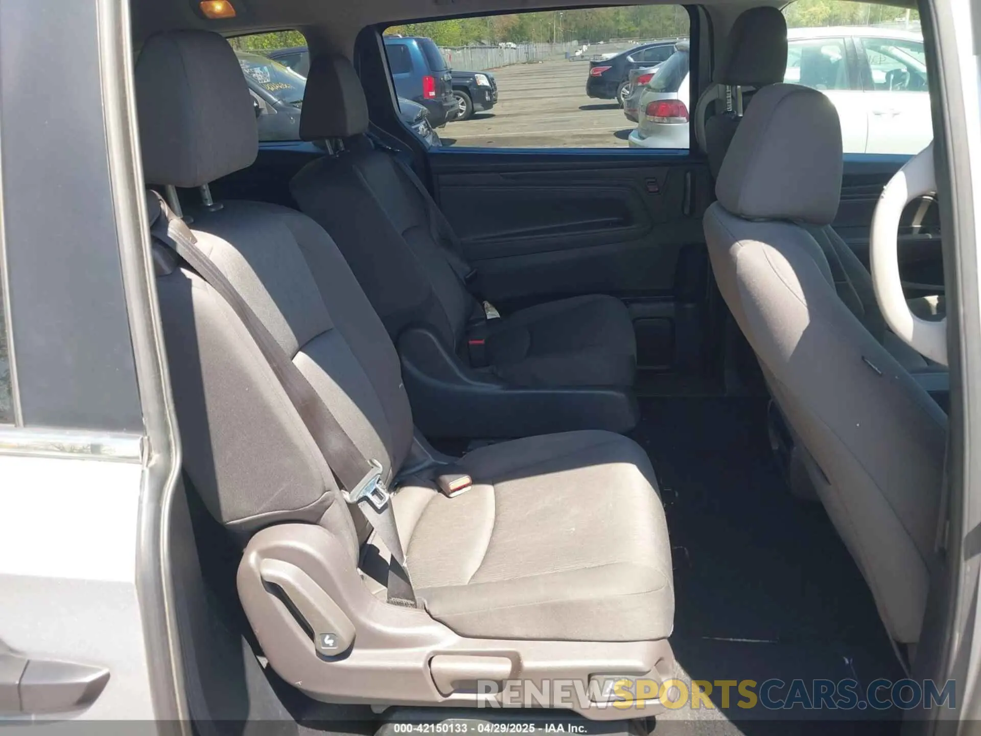 8 Photograph of a damaged car 5FNRL6H20KB074790 HONDA ODYSSEY 2019