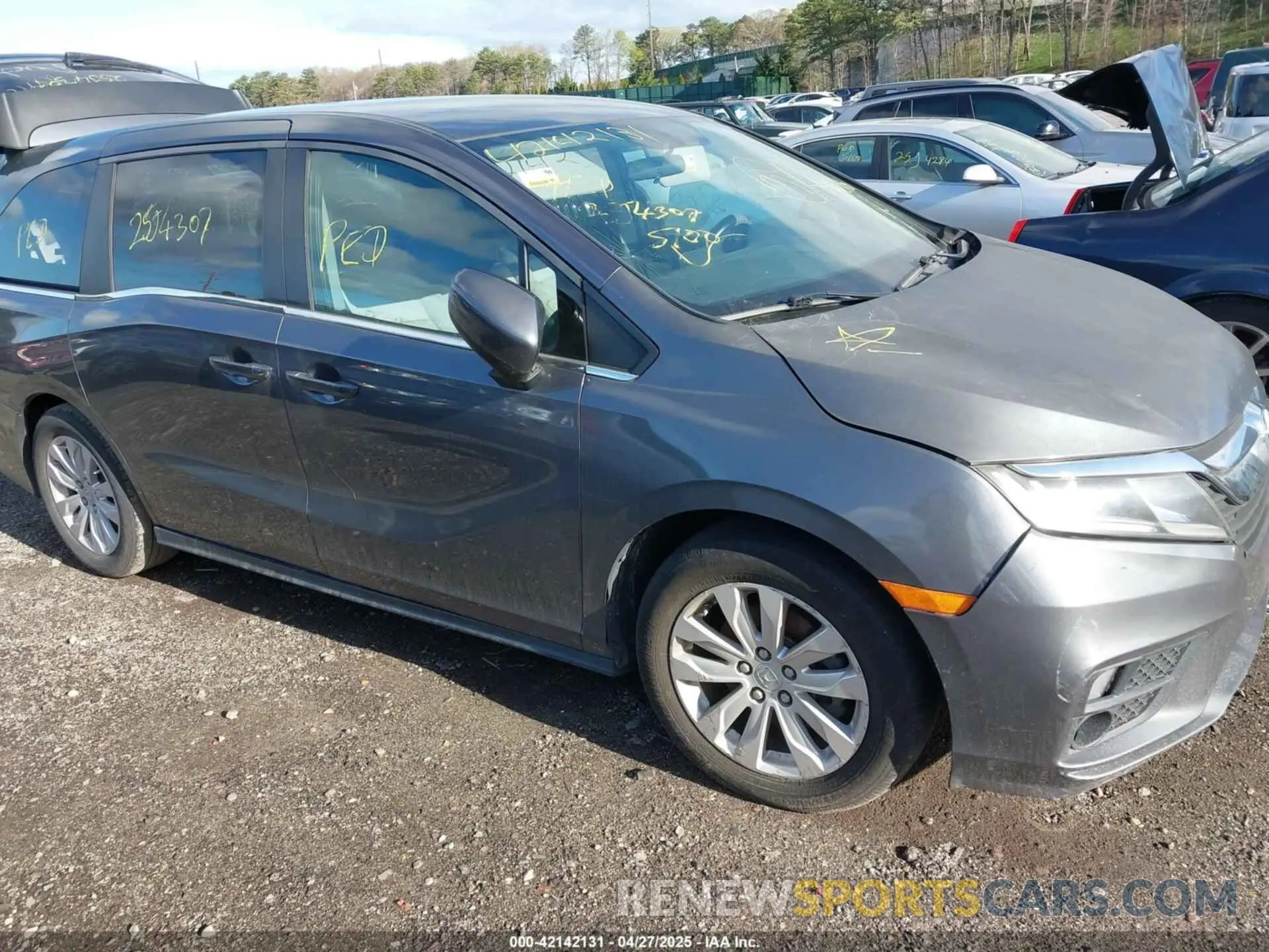 12 Photograph of a damaged car 5FNRL6H24KB102011 HONDA ODYSSEY 2019
