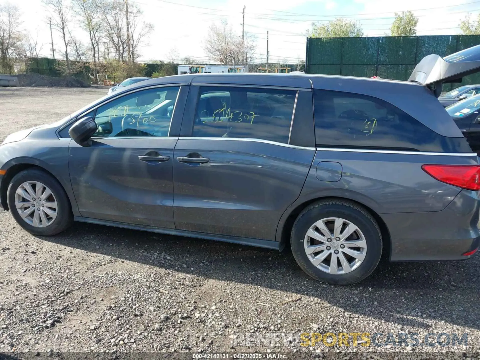 13 Photograph of a damaged car 5FNRL6H24KB102011 HONDA ODYSSEY 2019