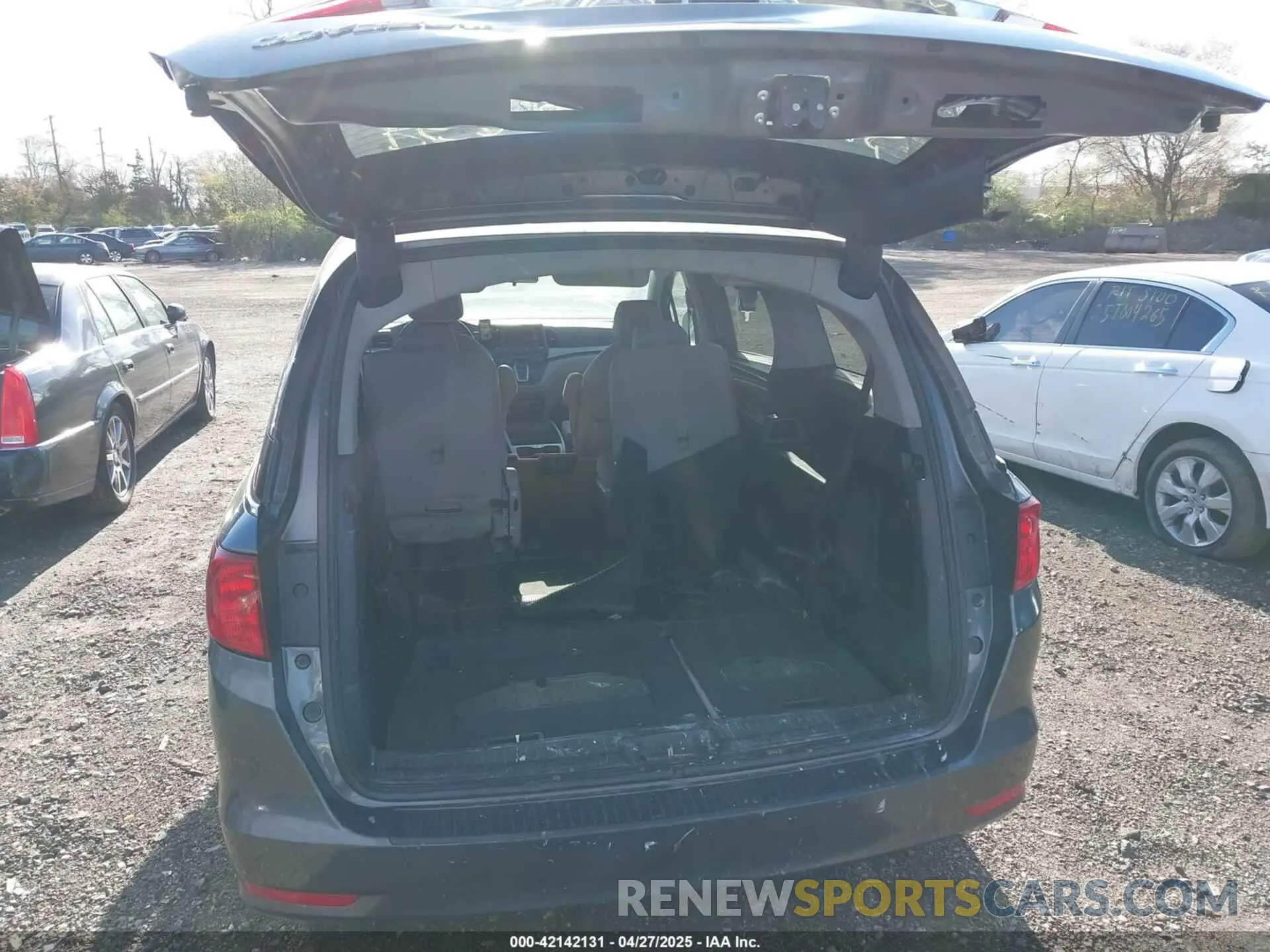 15 Photograph of a damaged car 5FNRL6H24KB102011 HONDA ODYSSEY 2019