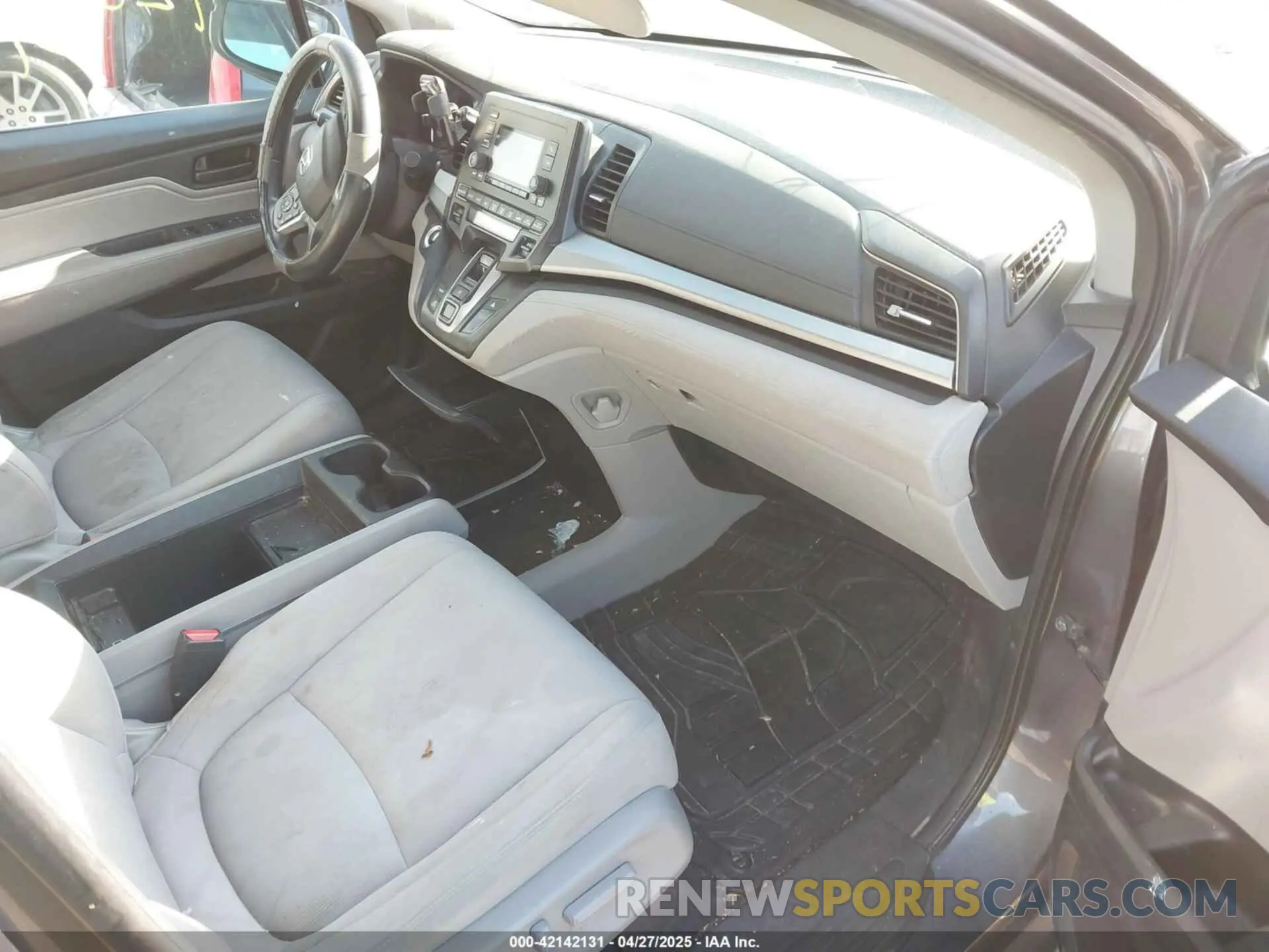 5 Photograph of a damaged car 5FNRL6H24KB102011 HONDA ODYSSEY 2019