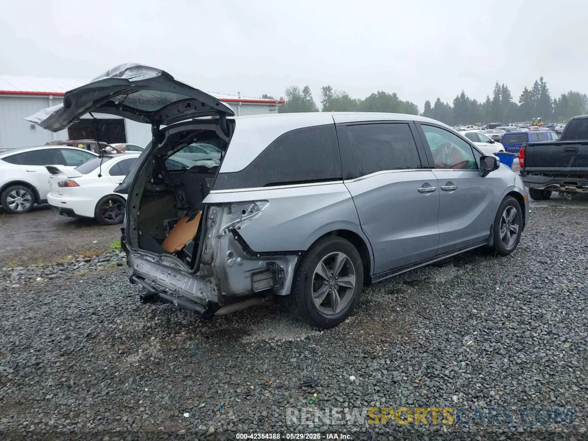 4 Photograph of a damaged car 5FNRL6H46KB504498 HONDA ODYSSEY 2019
