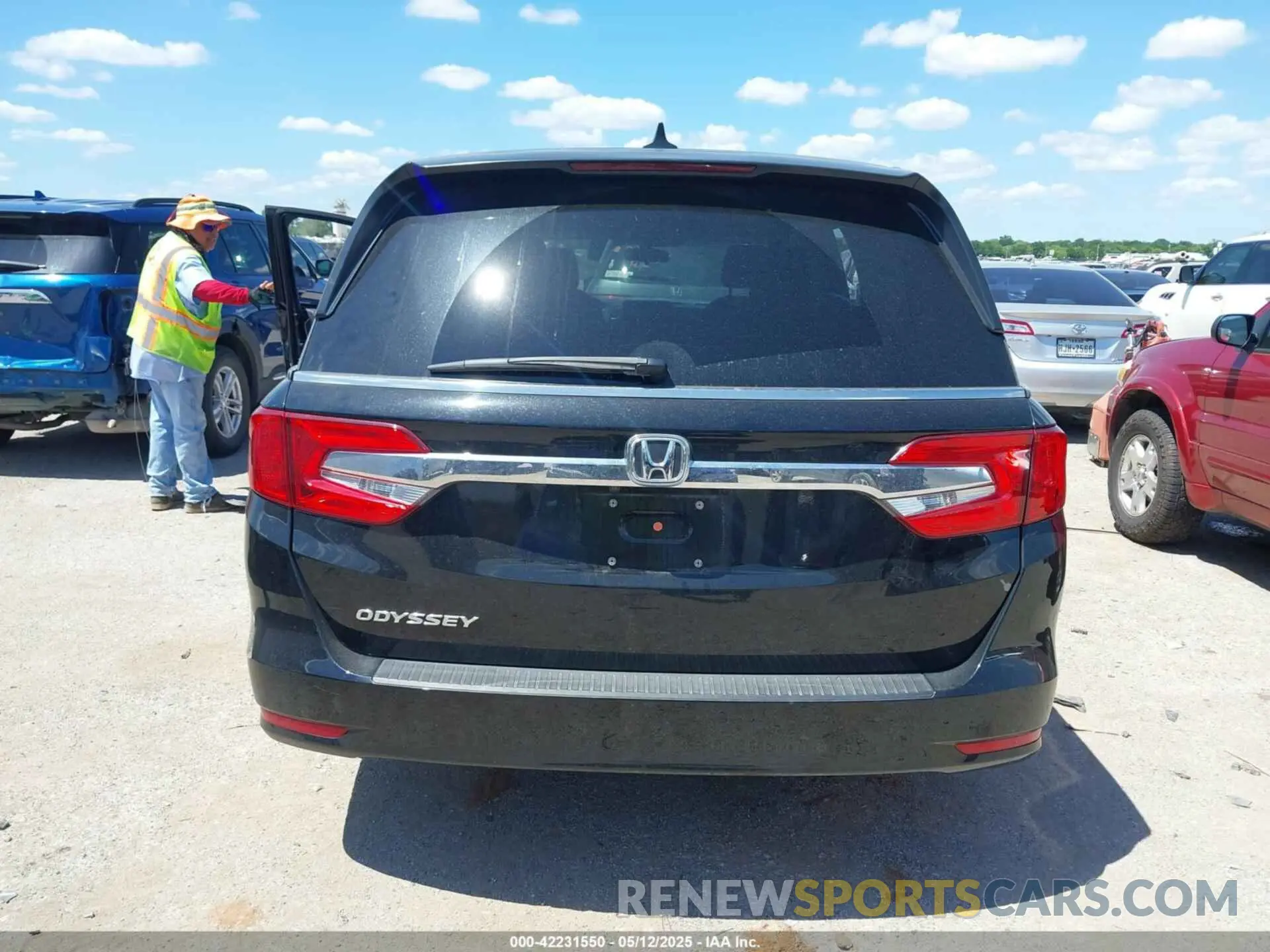 16 Photograph of a damaged car 5FNRL6H50KB092829 HONDA ODYSSEY 2019
