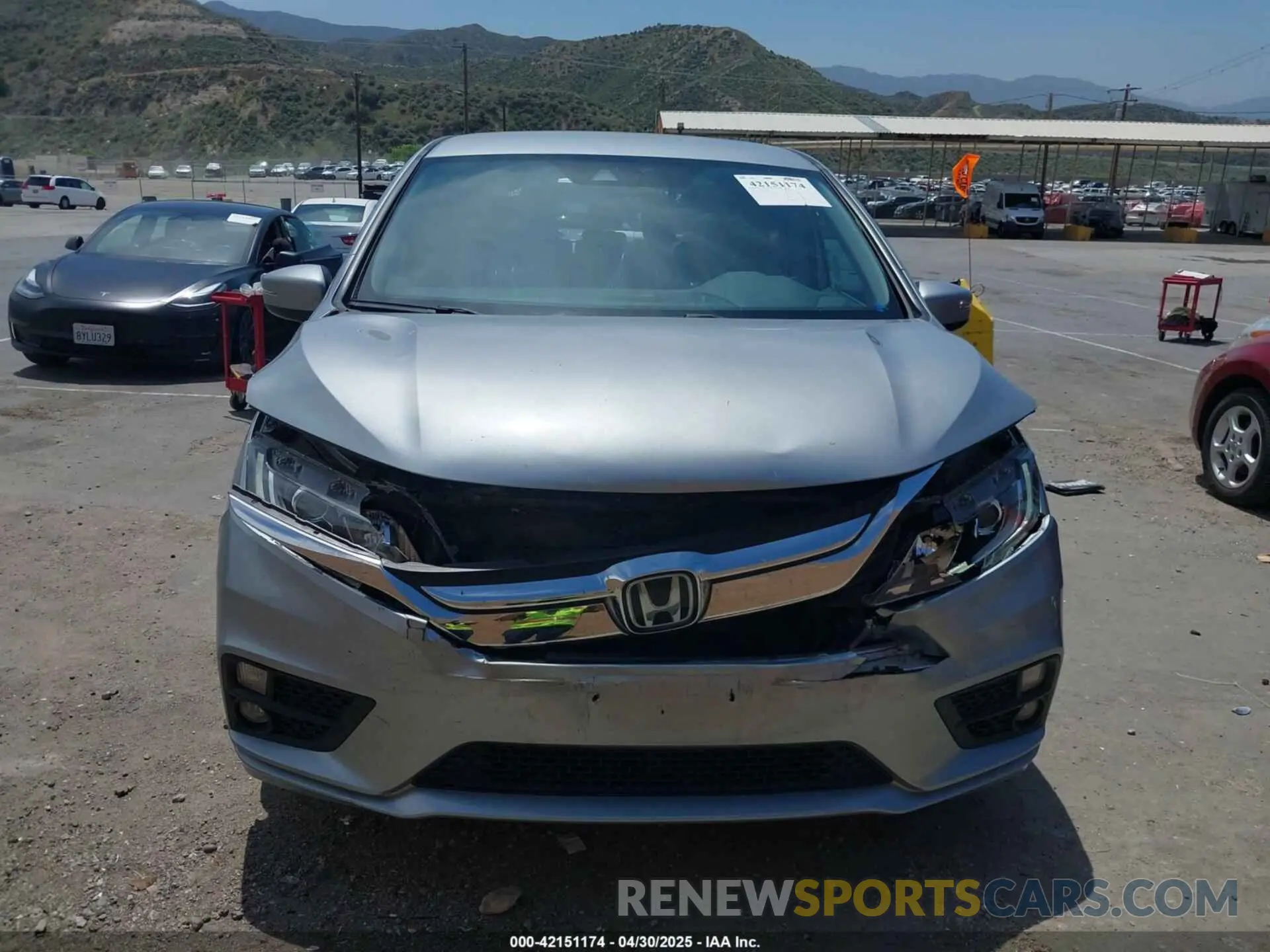 12 Photograph of a damaged car 5FNRL6H51KB138393 HONDA ODYSSEY 2019